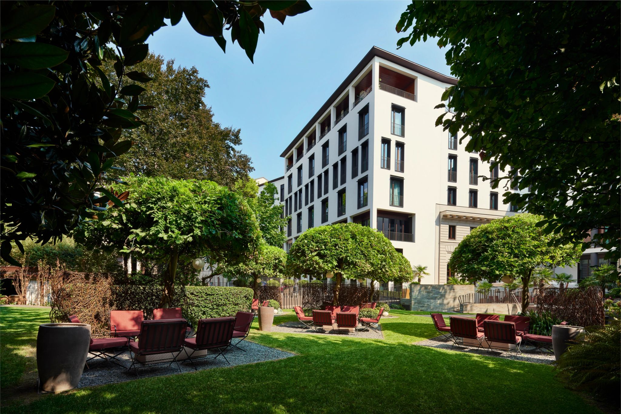 hotel com jardim - jardim interno - lounge ao ar livre - lazer ao ar livre - jardim