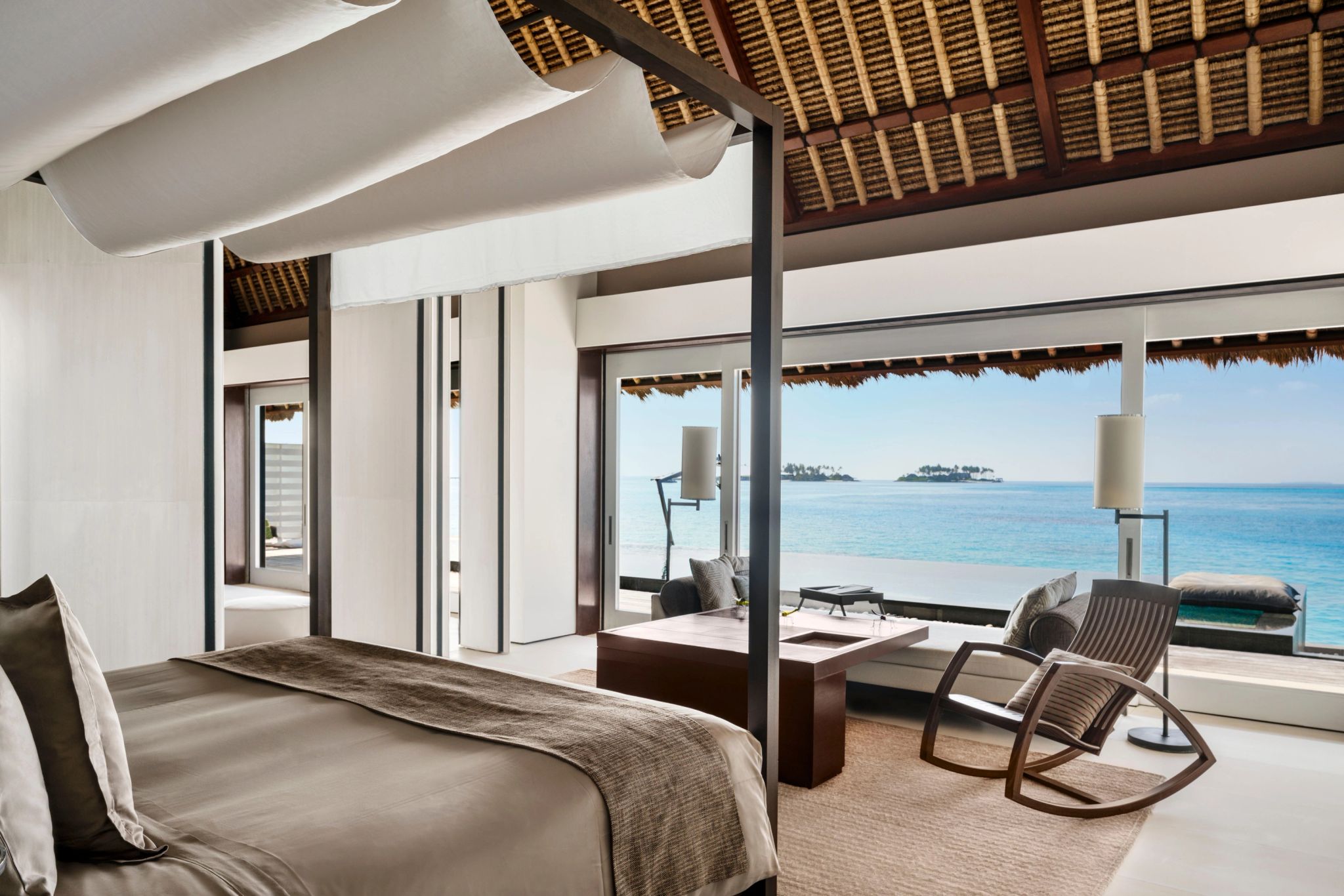 Lagoon Villa cama king – quarto vista mar – quarto luxuoso