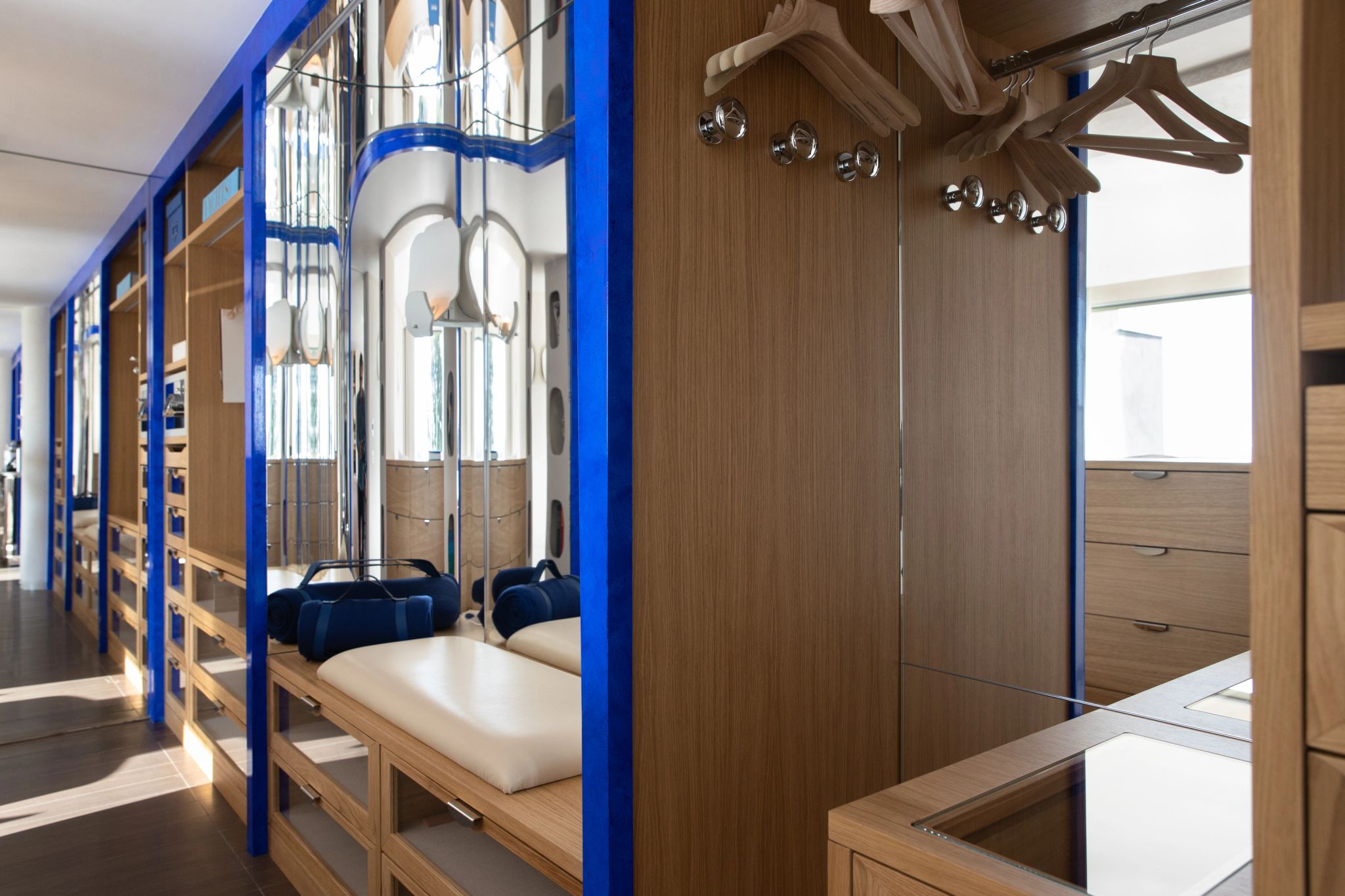 Mediterranean Suite closet amplo - suite com closet - closet moderno