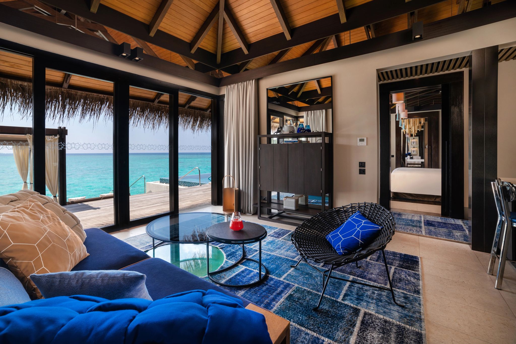 suite com sala de estar – decoraçao rustica – vista mar