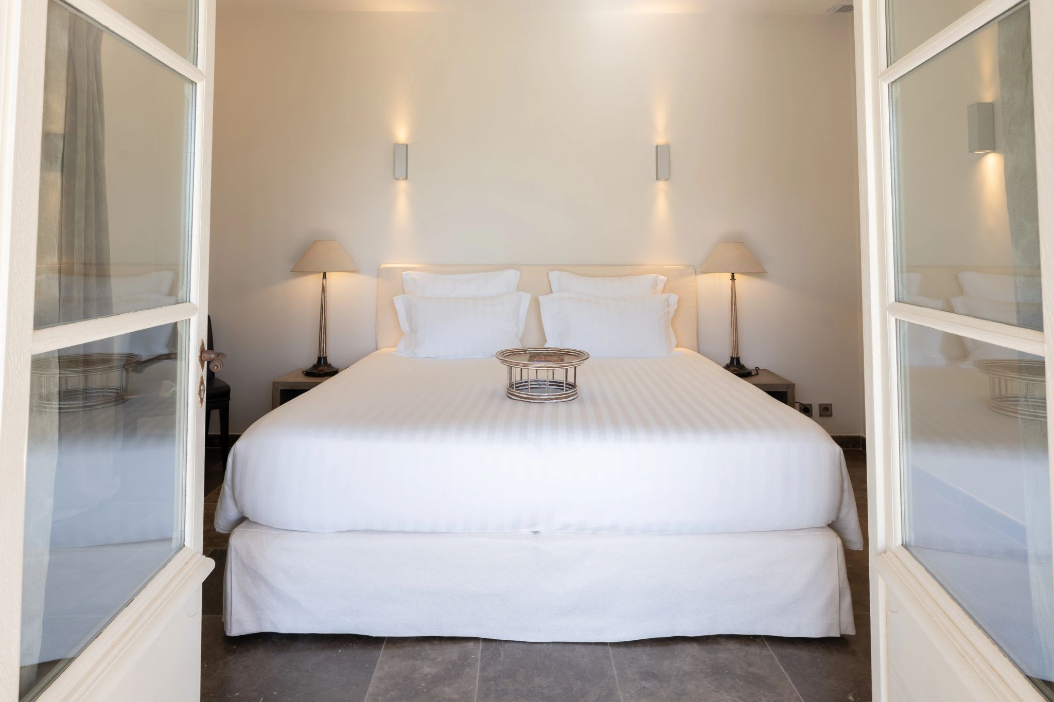 Sunset Suite cama king – suite casal -s uite moderna - deocraçao moderna - suite espaçosa