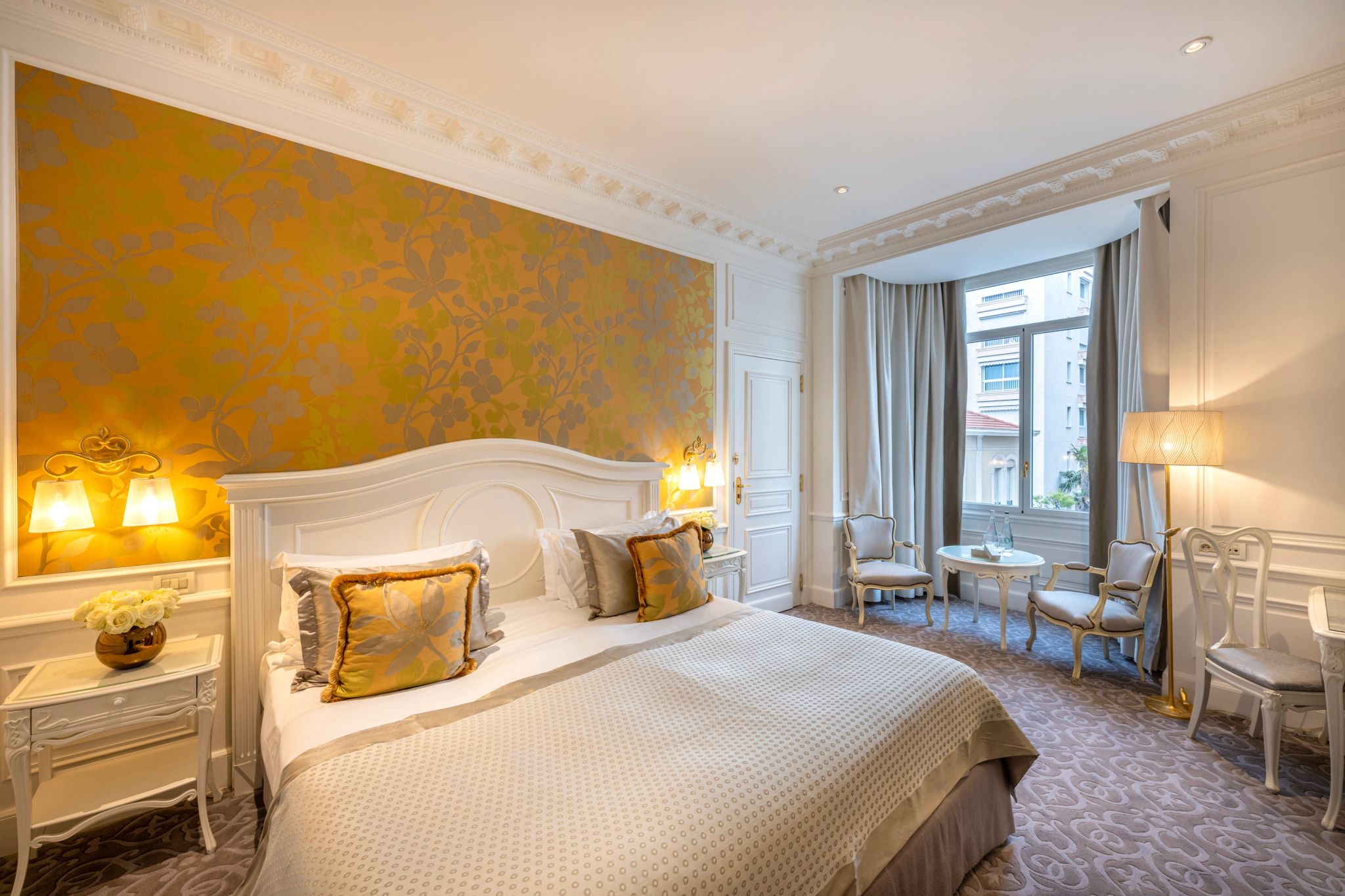 cama king – quarto casal – design de luxo - quarto classico - quarto vista monaco