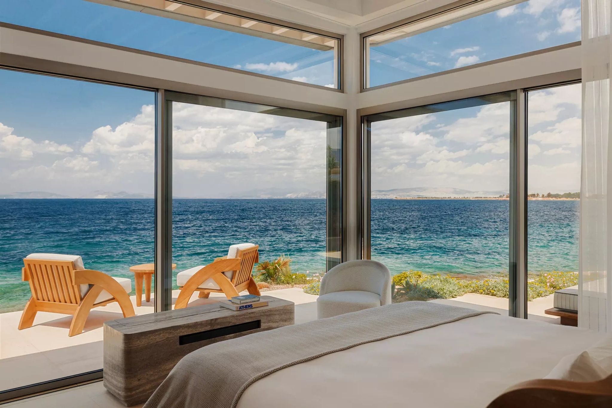 Three-Bedroom Private Villa cama king - quarto casal luxuoso - vista mar egeu