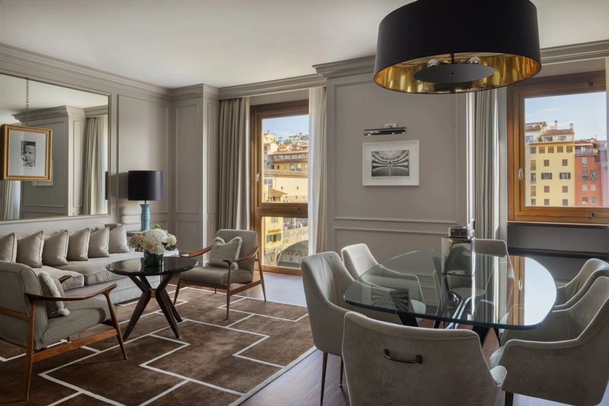 Two bedroom Portrait Suite River View sala de estar - mesa de jantar - quarto com vista