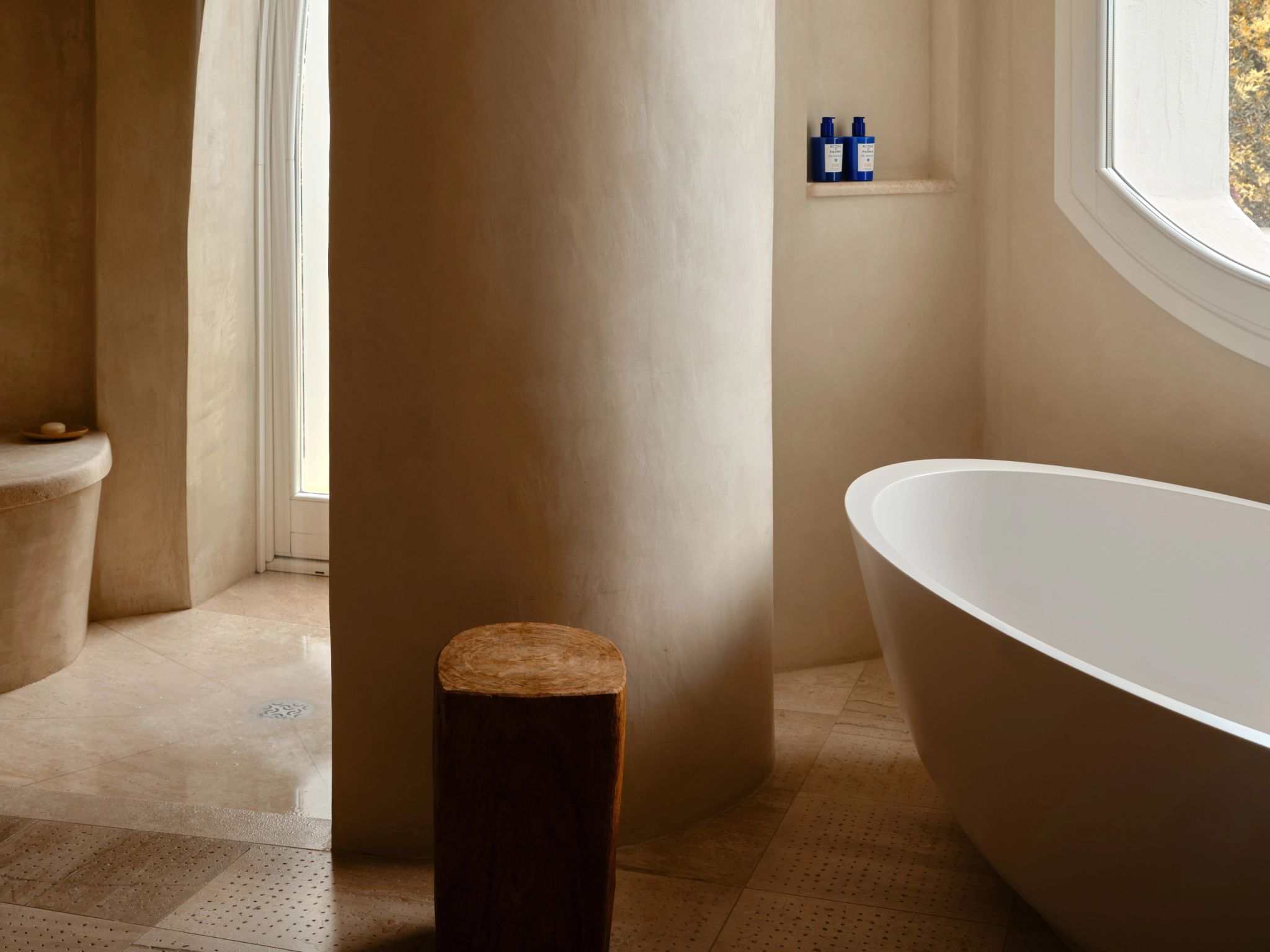 banho relaxante – banheiro com banheira – banheiro de luxo