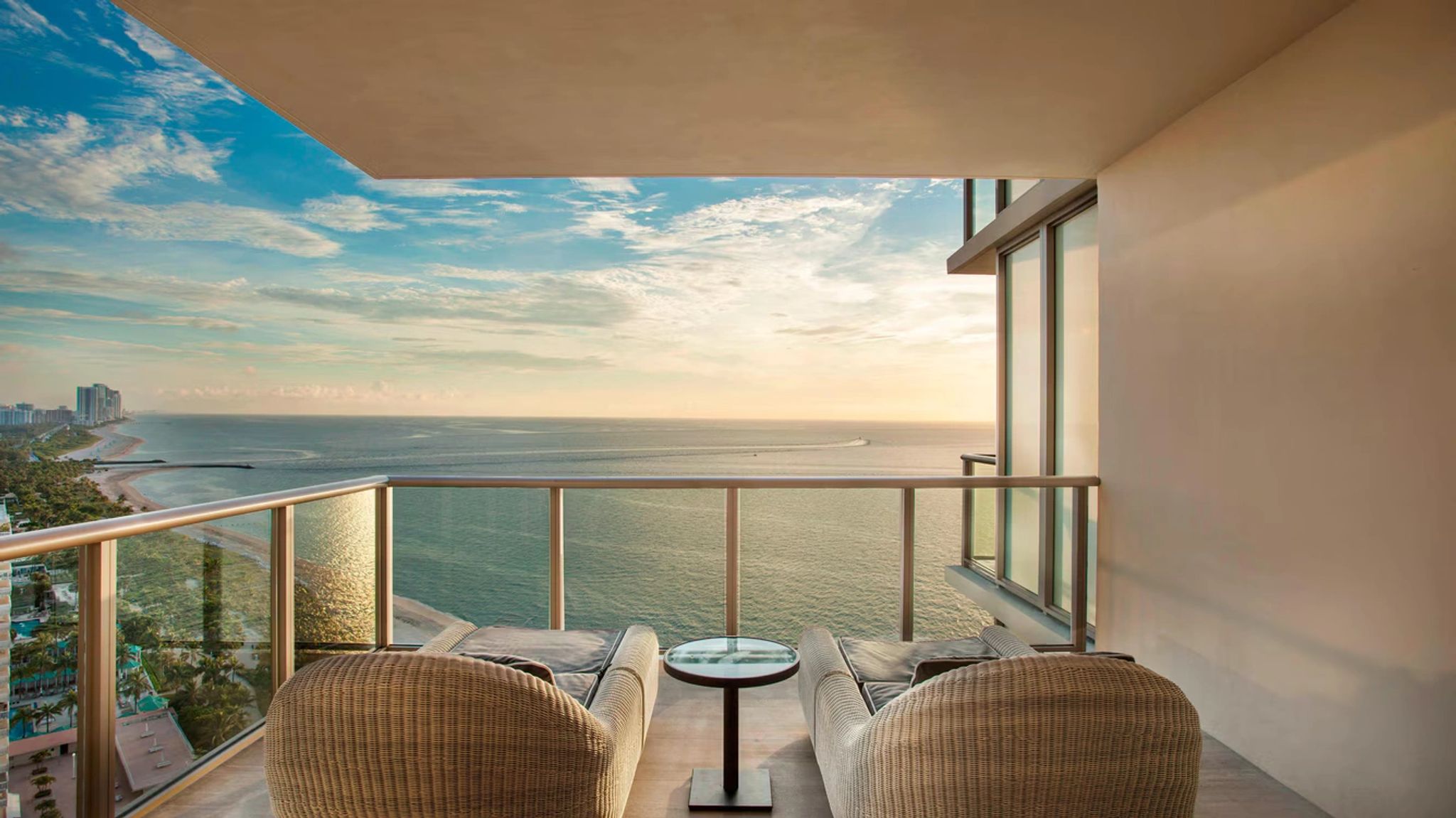 varanda frente mar - quarto vista mar - quarto com varanda