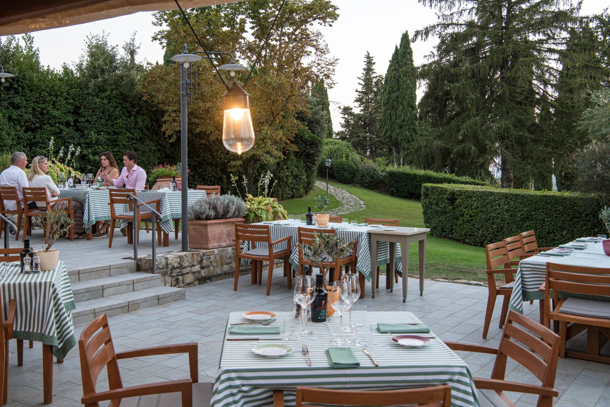 refeiçao ao ar livre - restaurante com terraço - restaurante na toscana - restaurante michelin