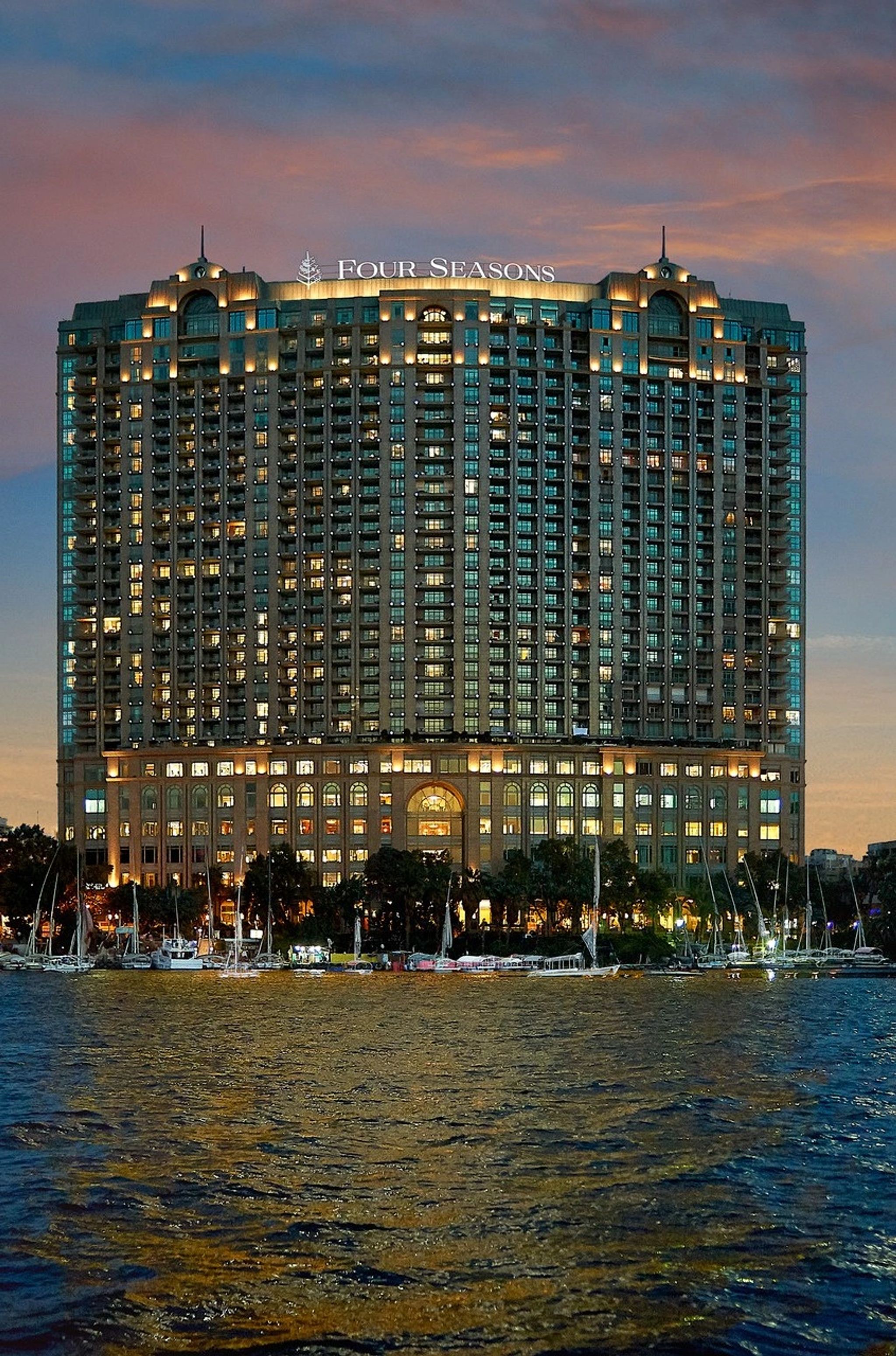 predio moderno - hotel beira mar - four seasons hotel