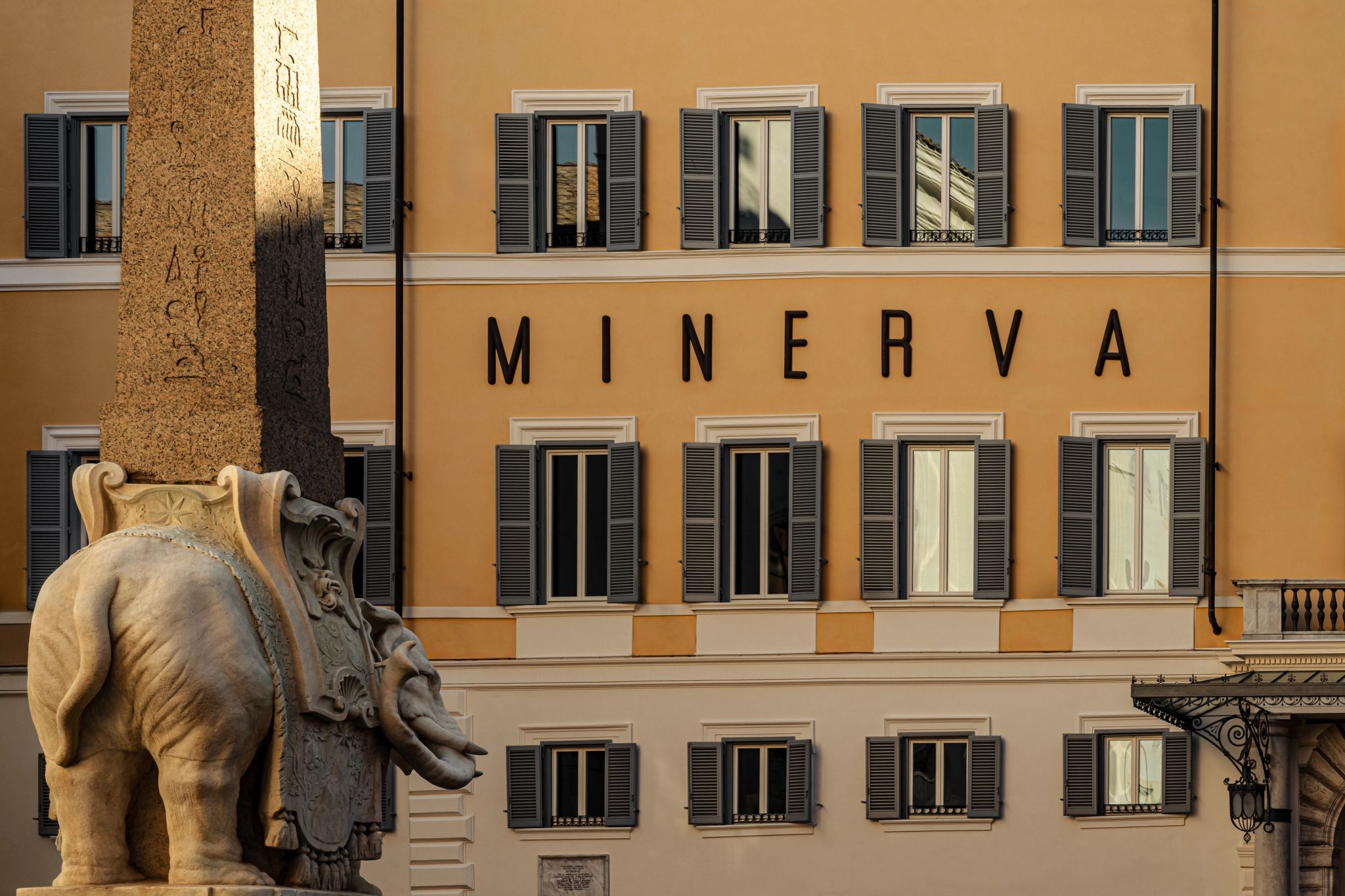 fachada hotel historico – la minerva roma – centro historico roma