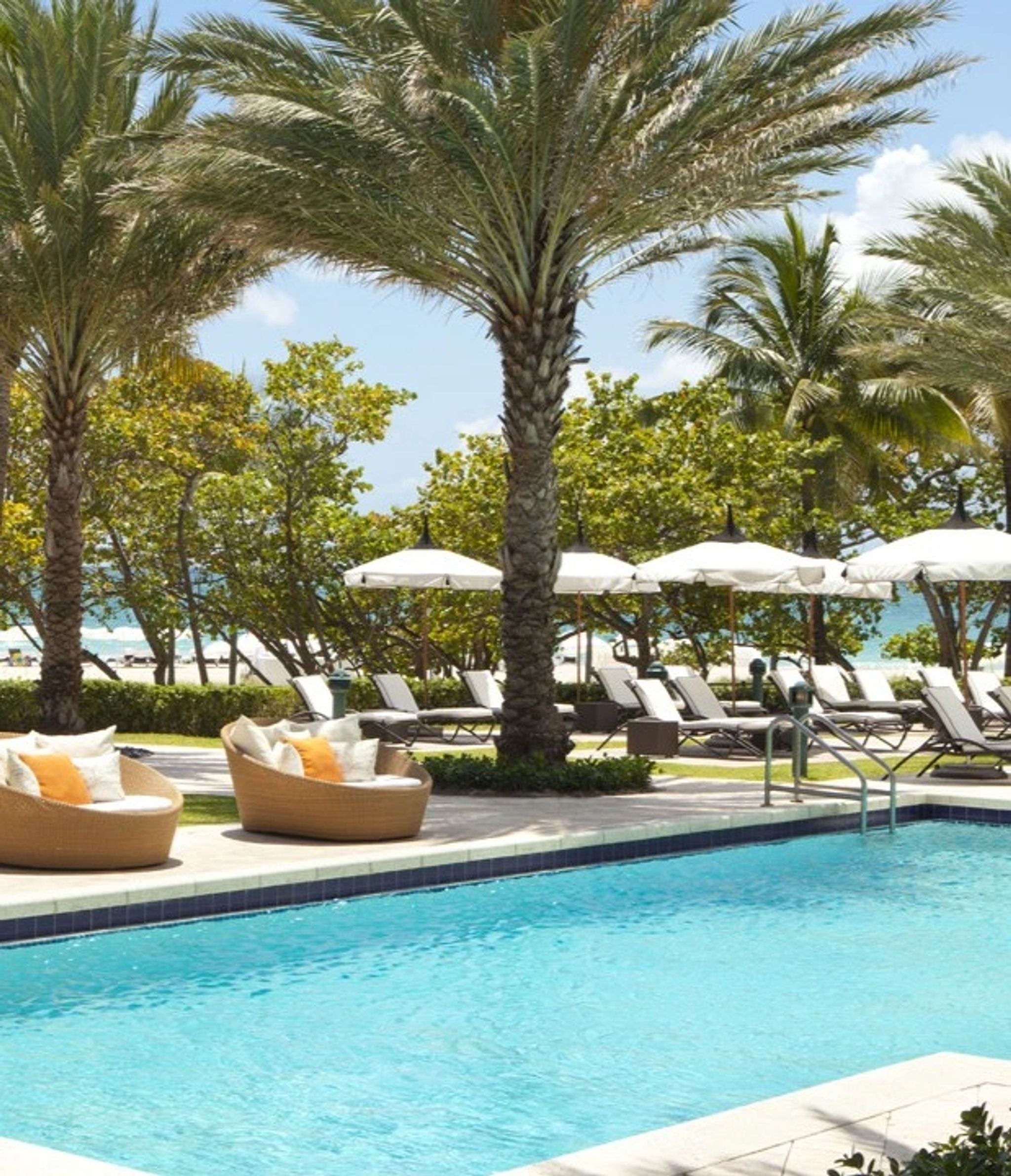 hotel com piscina - piscina externa - lazer ao ar livre