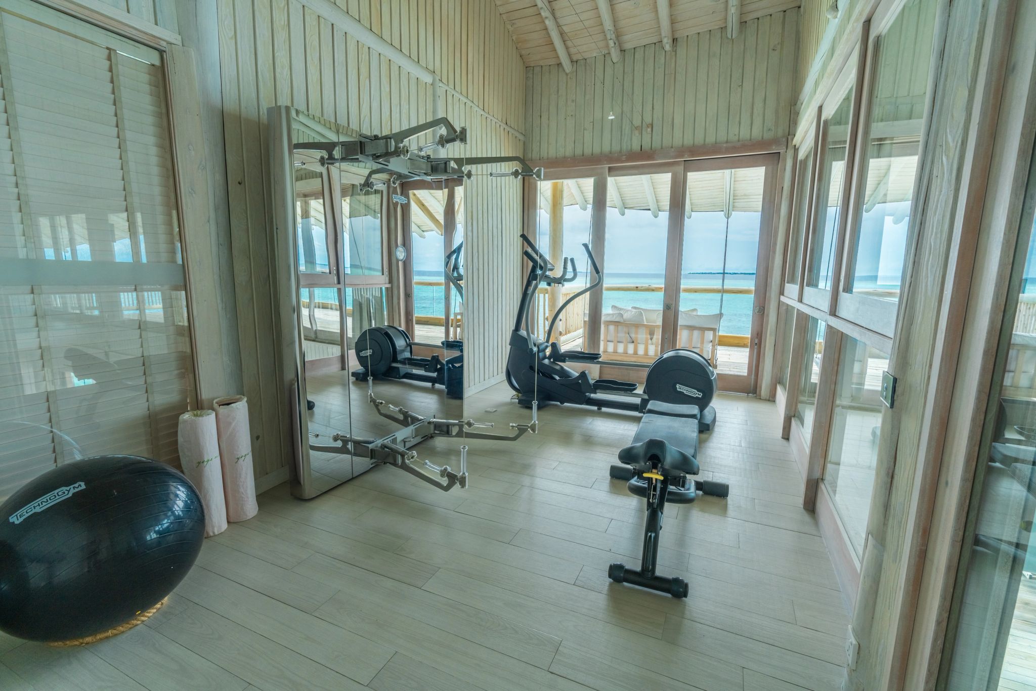 Five Bedroom Water Retreat Slide academia privativa - espaço fitness - academia vista mar