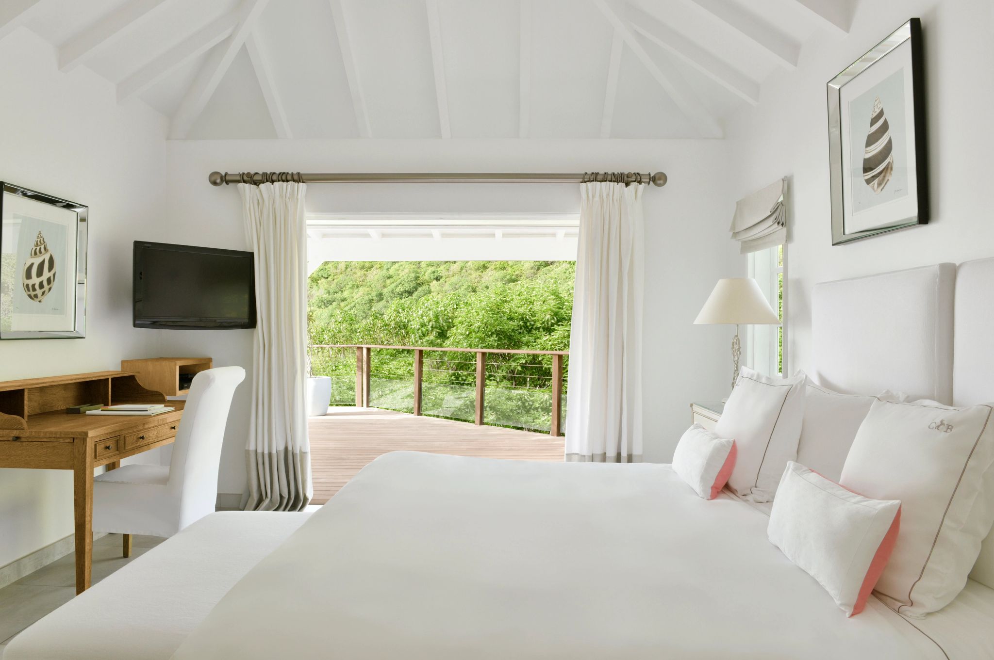 cama king - bangalo para casais - tv moderna - vista natureza