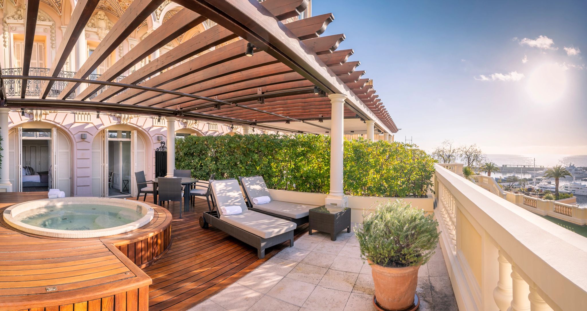 suite com jacuzzi – jacuzzi privativa – area externa suite - terraço privativo - terraço com jacuzzi