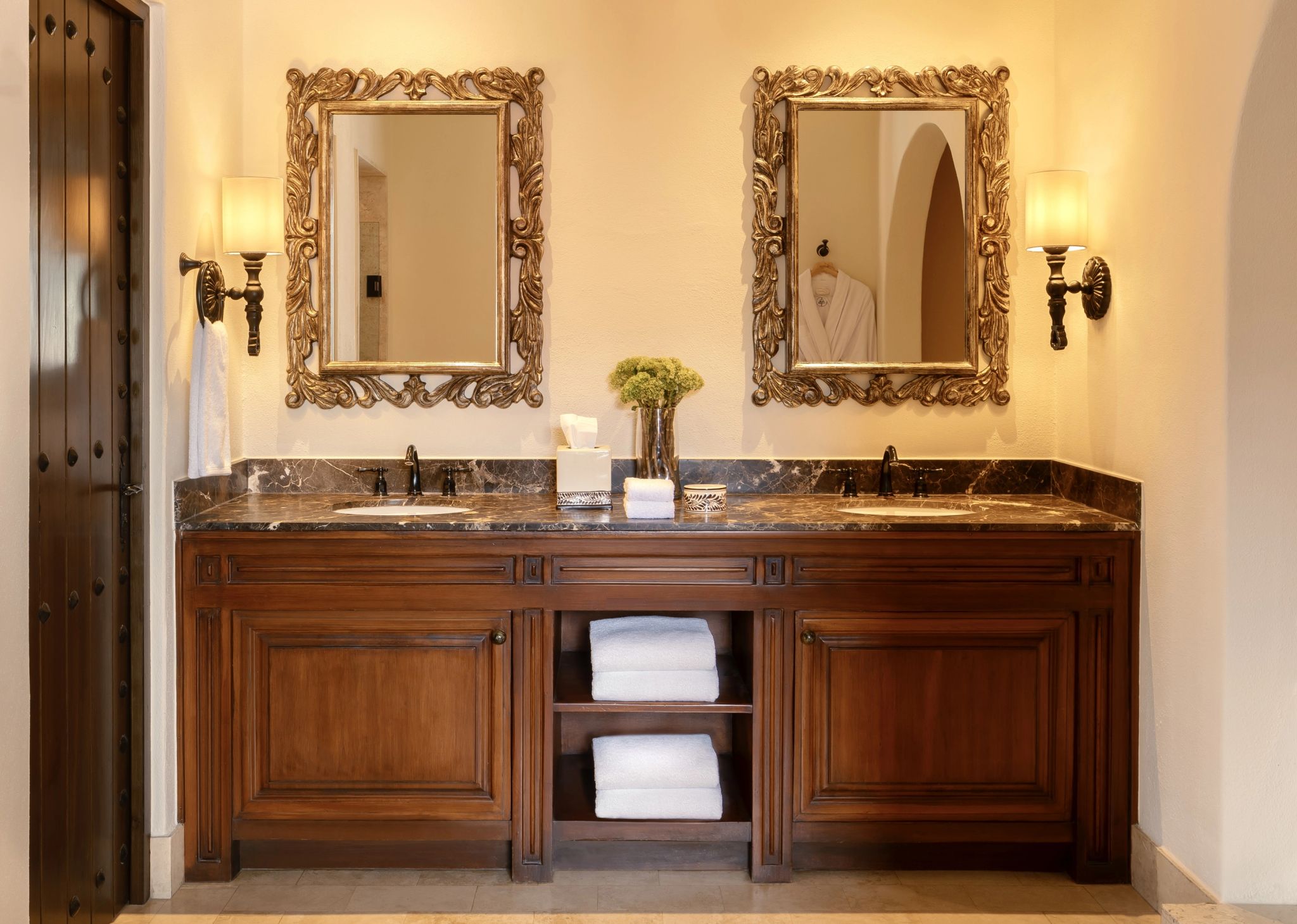 Colonial King banheiro de luxo - pia dupla - banho premium