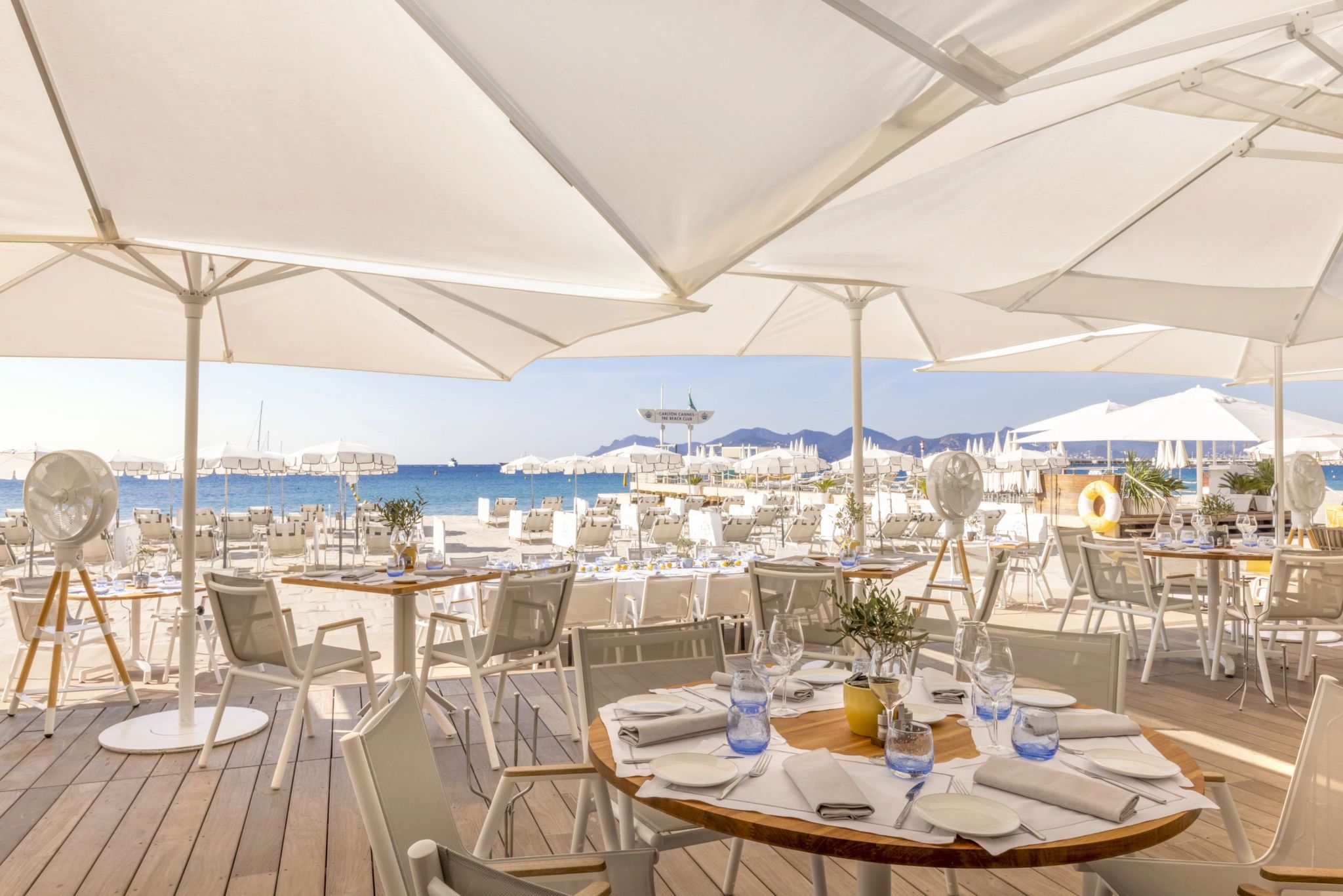 Restaurante Carlton Beach Club restaurante beira mar - restaurante vista mar - restaurante ao ar livre