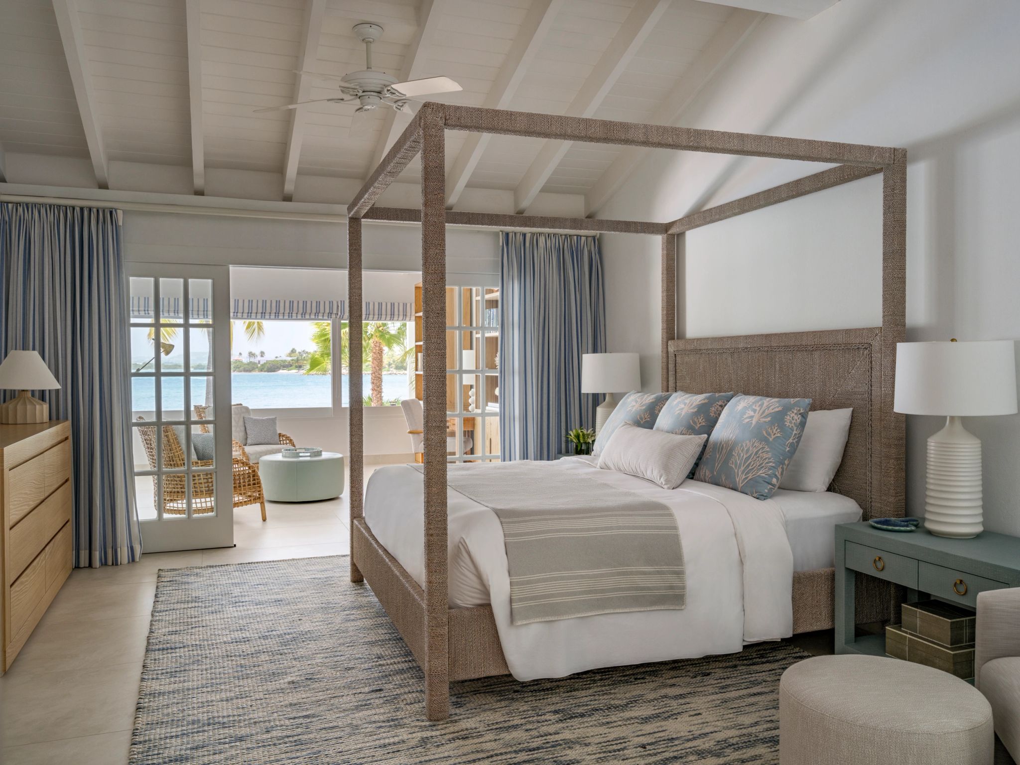 Blue Belle cama king - decoraçao moderna - vista mar