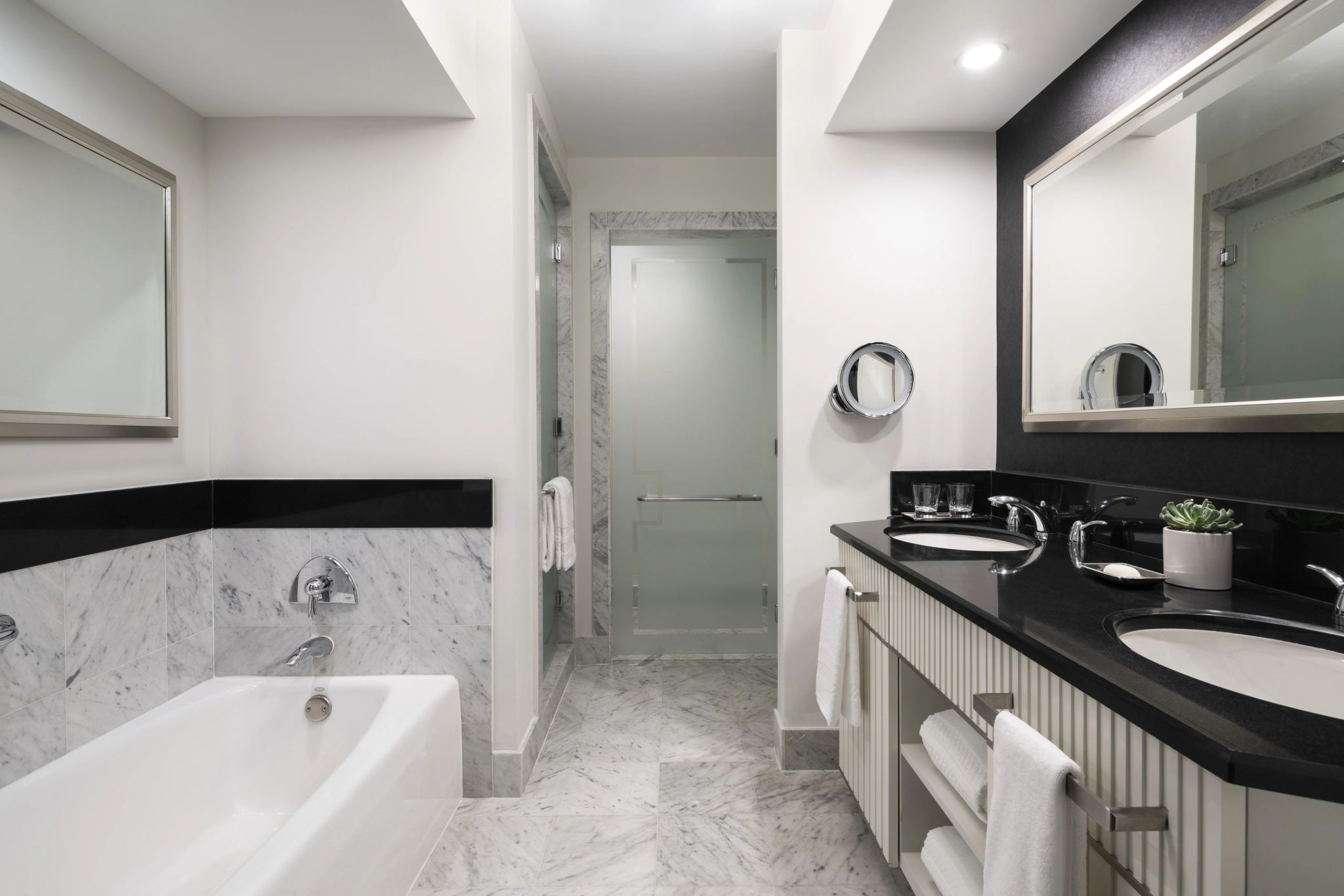 One King No View quarto com banheira - banheiro em marmore - banho premium