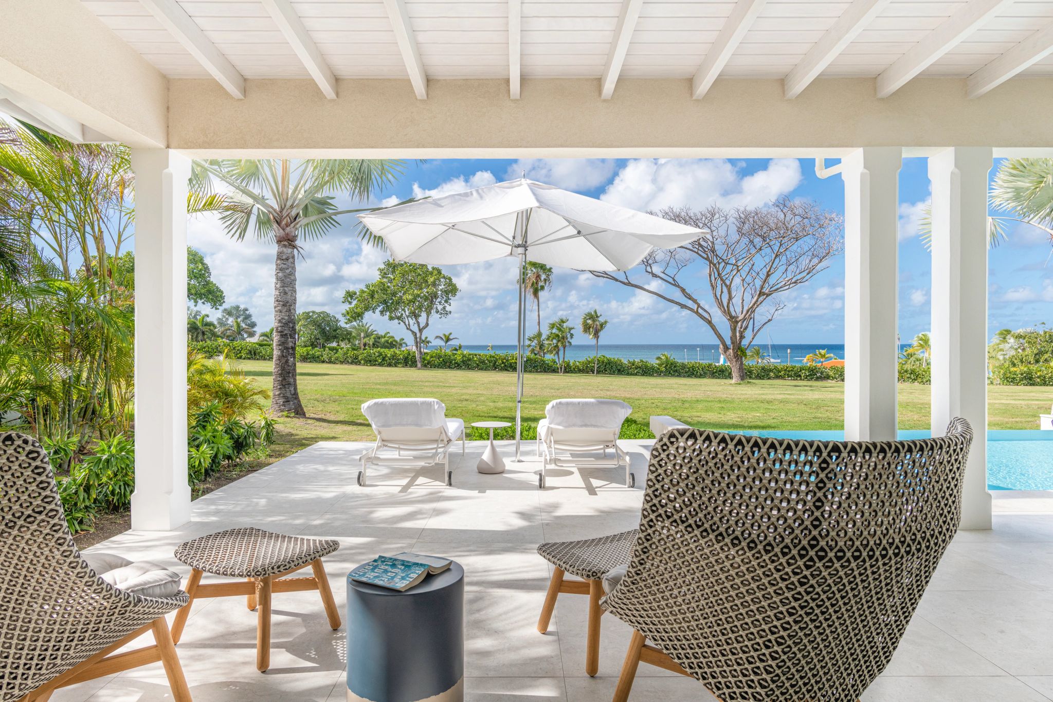 Family Suite terraço privativo - terraço mobiliado - suite vista mar - banho de sol - area externa suite