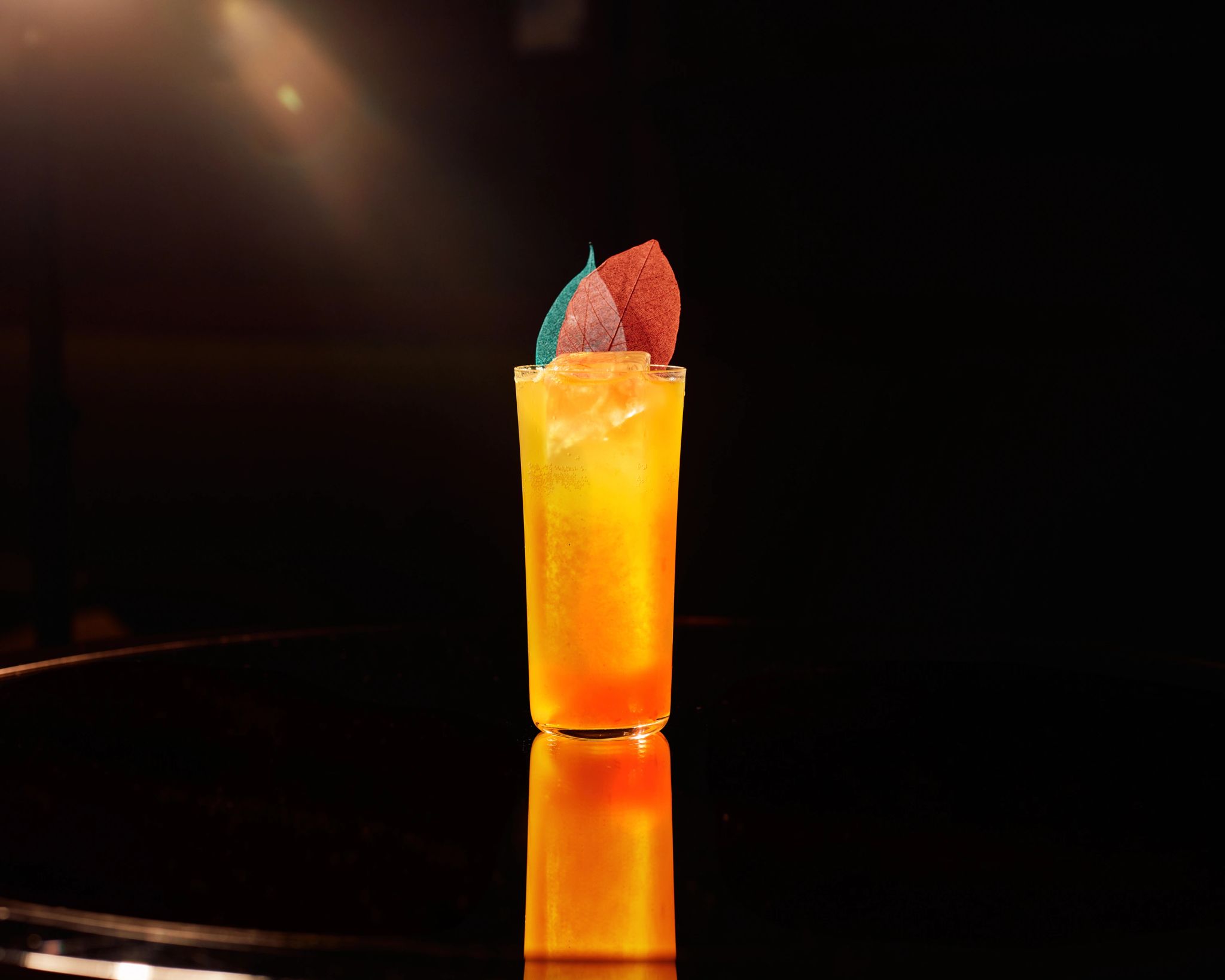 Coquetel exclusivo bar moderno - coquetel artesanal - bebidas premium