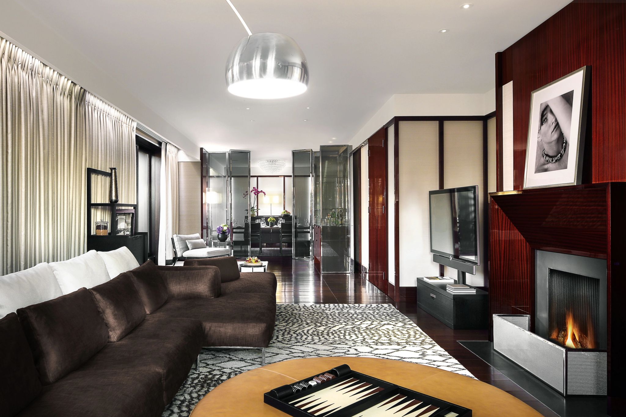 Bvlgari Suite VI sala de estar - sala com lareira - suite espaçosa