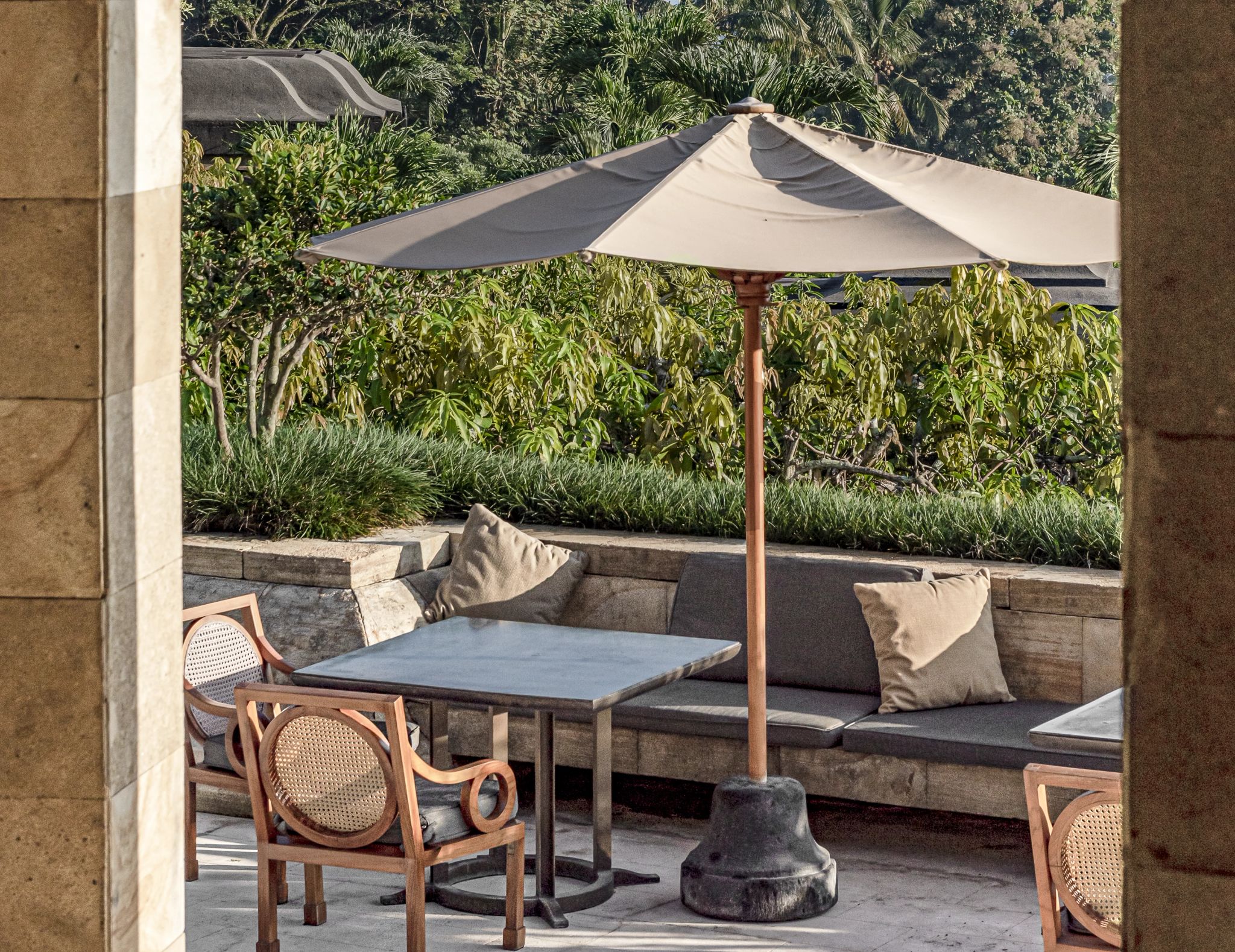 Jantar ao Ar Livre terraço com vista - amanjiwo resort - luxo indonesia