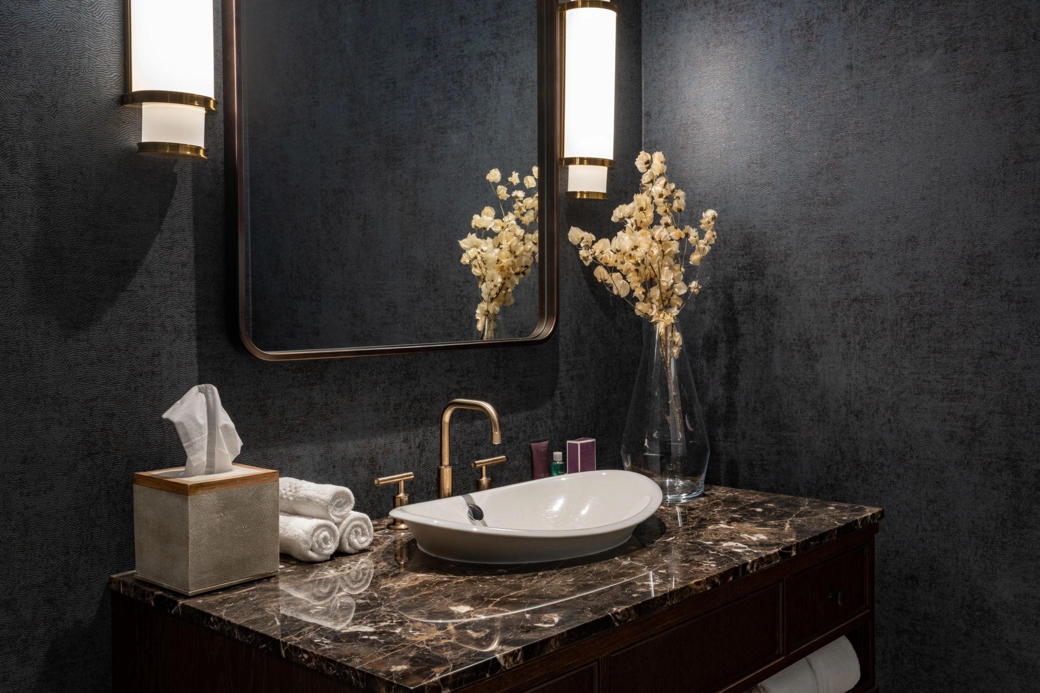 Ritz-Carlton Royal Suite banheiro chique - banheiro de luxo - pia em marmore