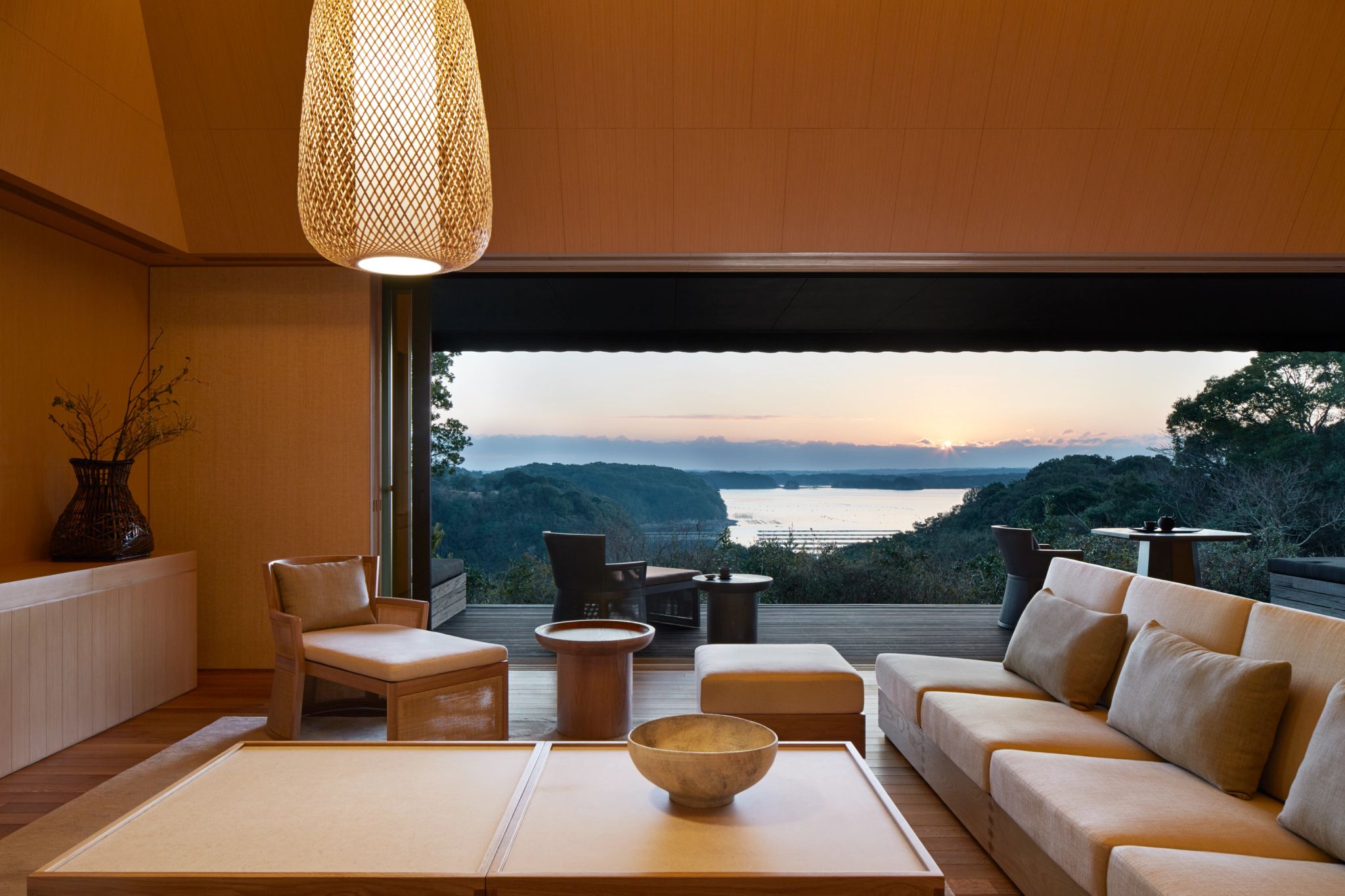 Sora Villa sala de estar - sala moderna - varanda privativa