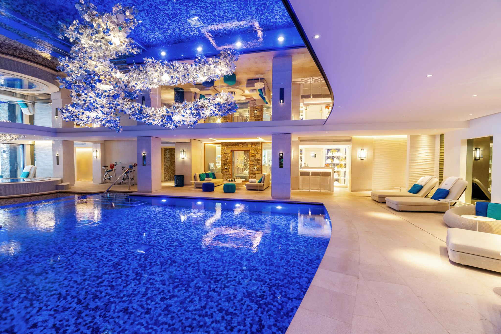 Piscina do hotel area bem-estar – piscina luxuosa – piscina de hotel