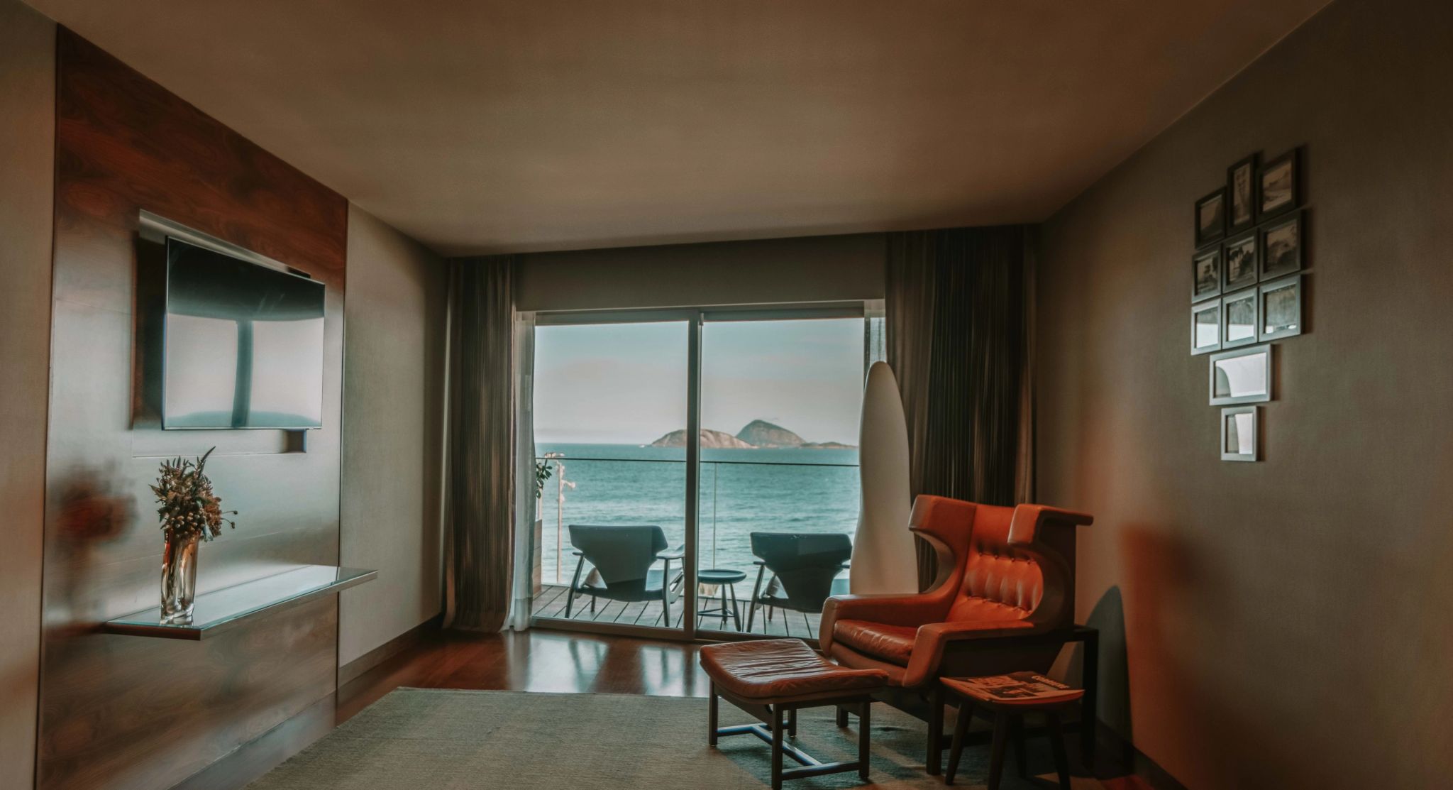 quarto com varanda - cadeira sergio rodrigues -  quarto de luxo