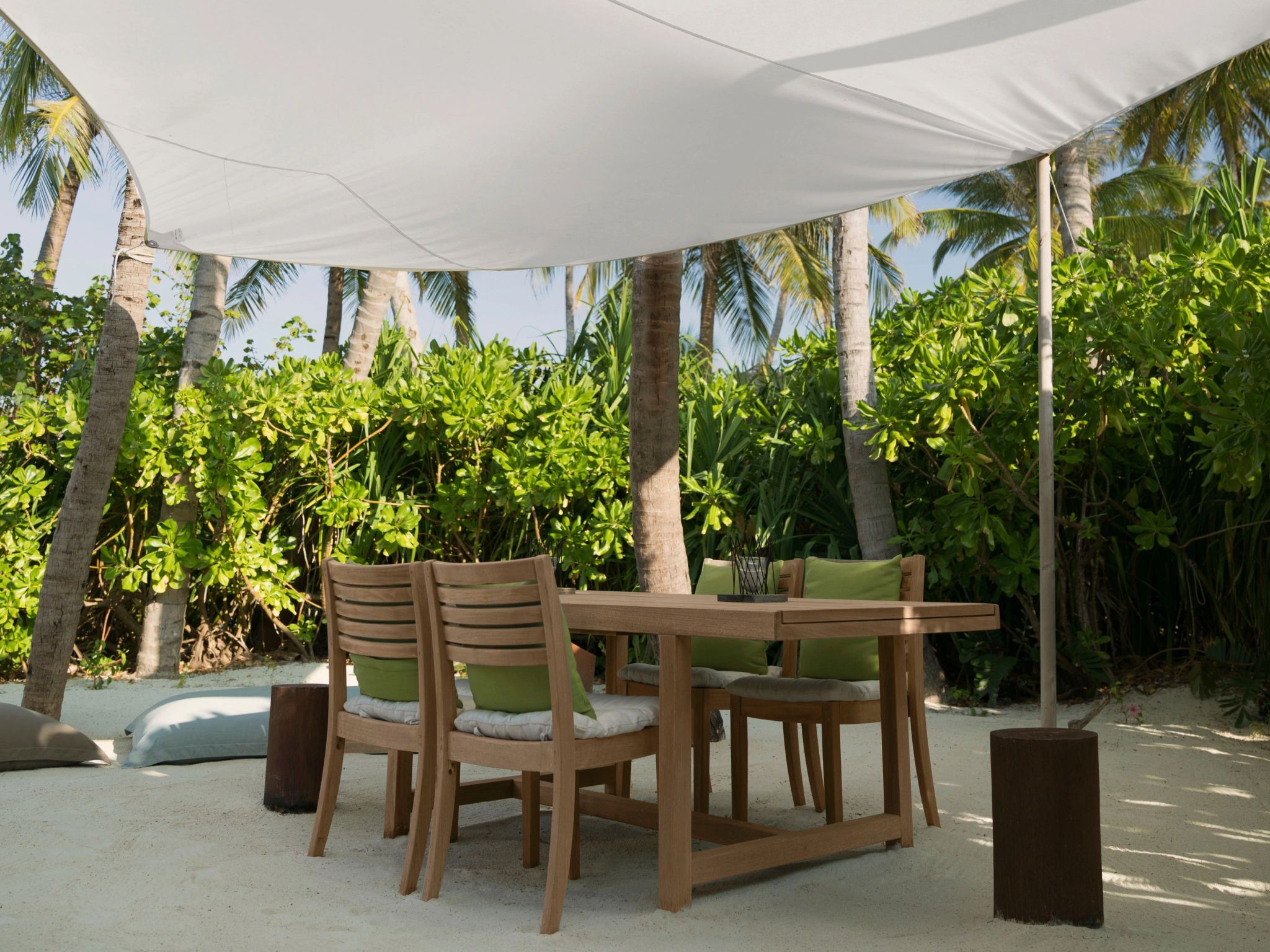 Lagoon Garden Villa Two Bedroom area externa vila – contato com a natureza – mesa externa