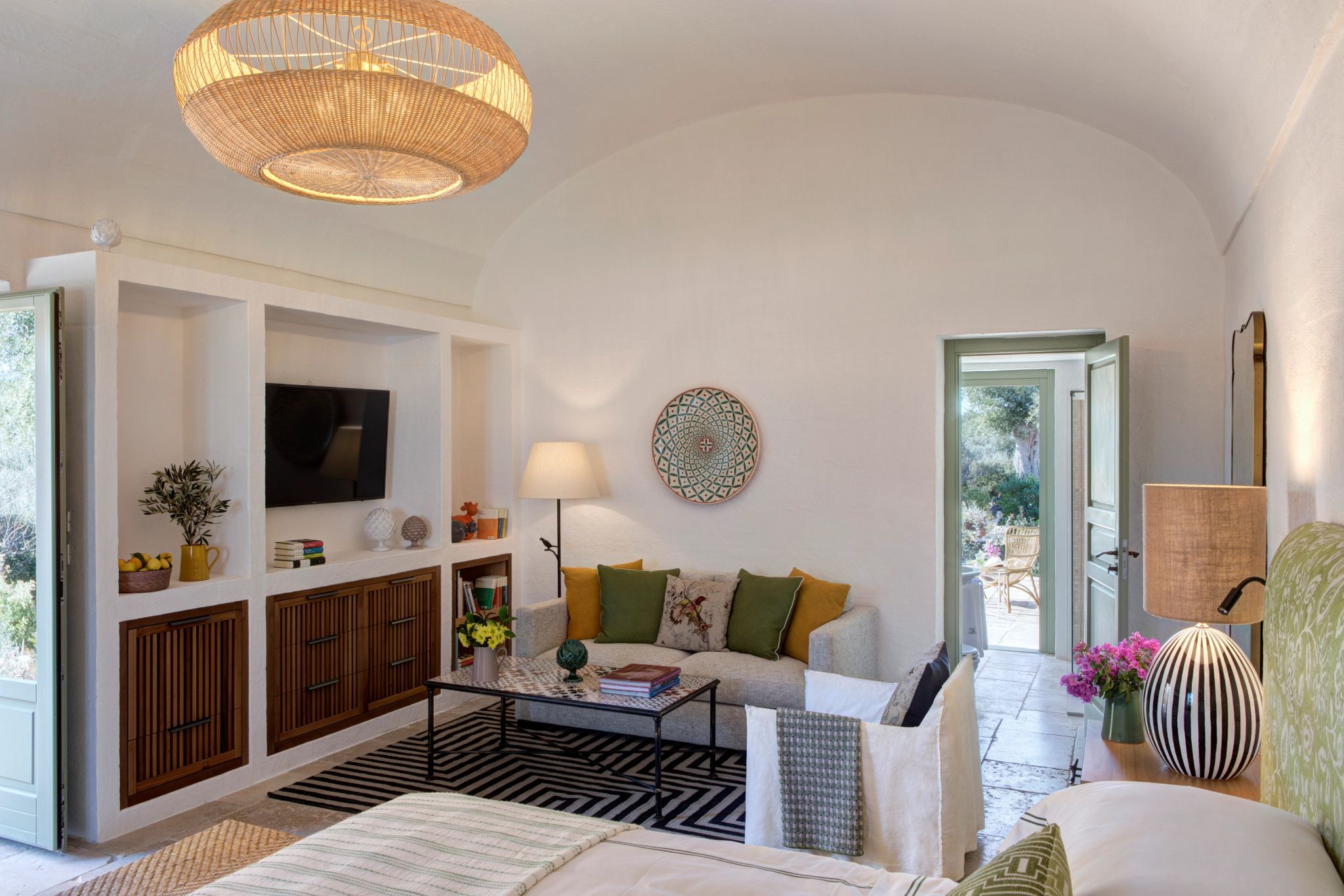 Deluxe Room Terrace and Garden amenidades modernas - sala com tv - sala de estar - quarto com sala - quarto com terraço