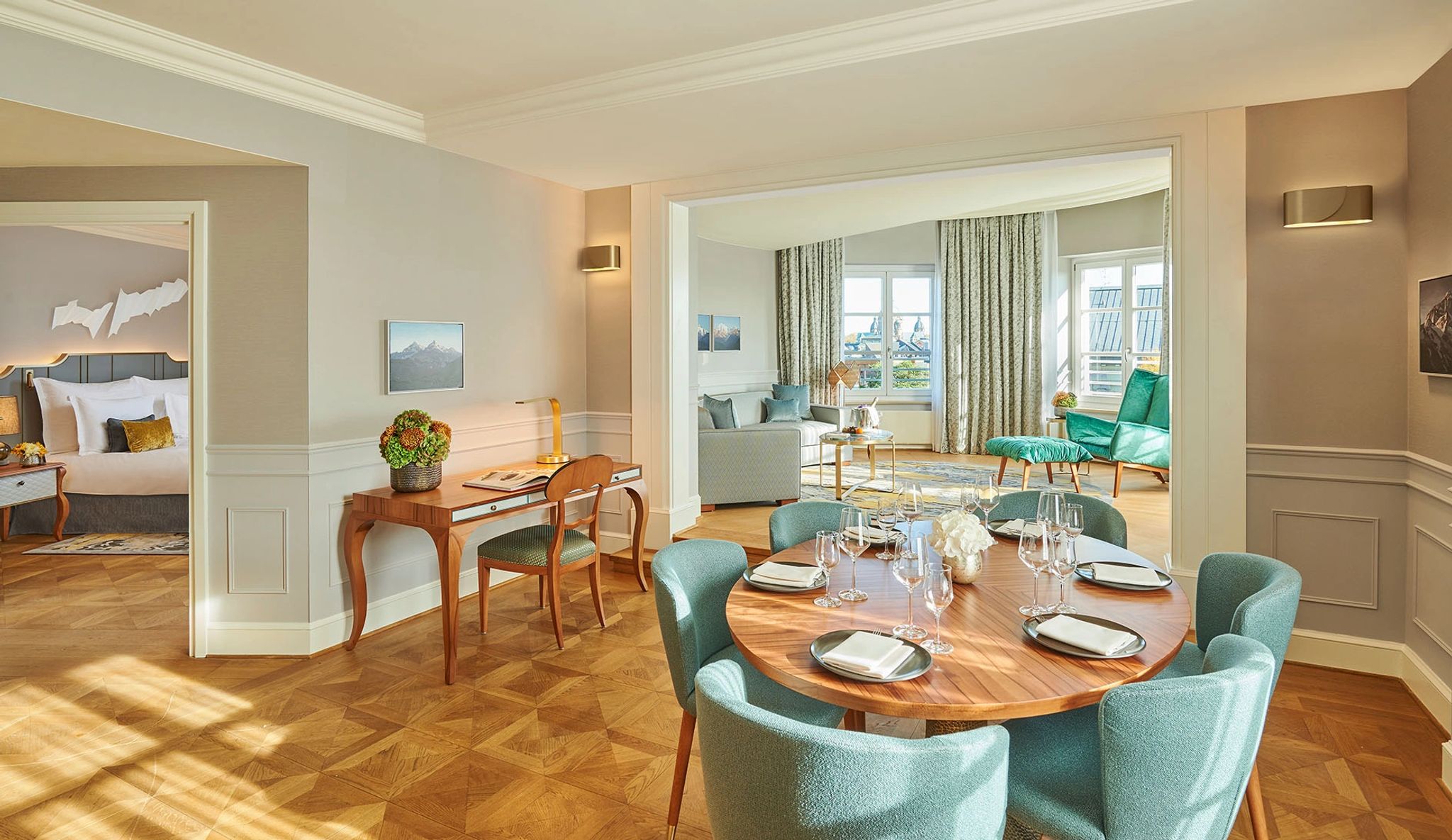 suite de luxo - mesa de jantar - janelas do chao ao teto