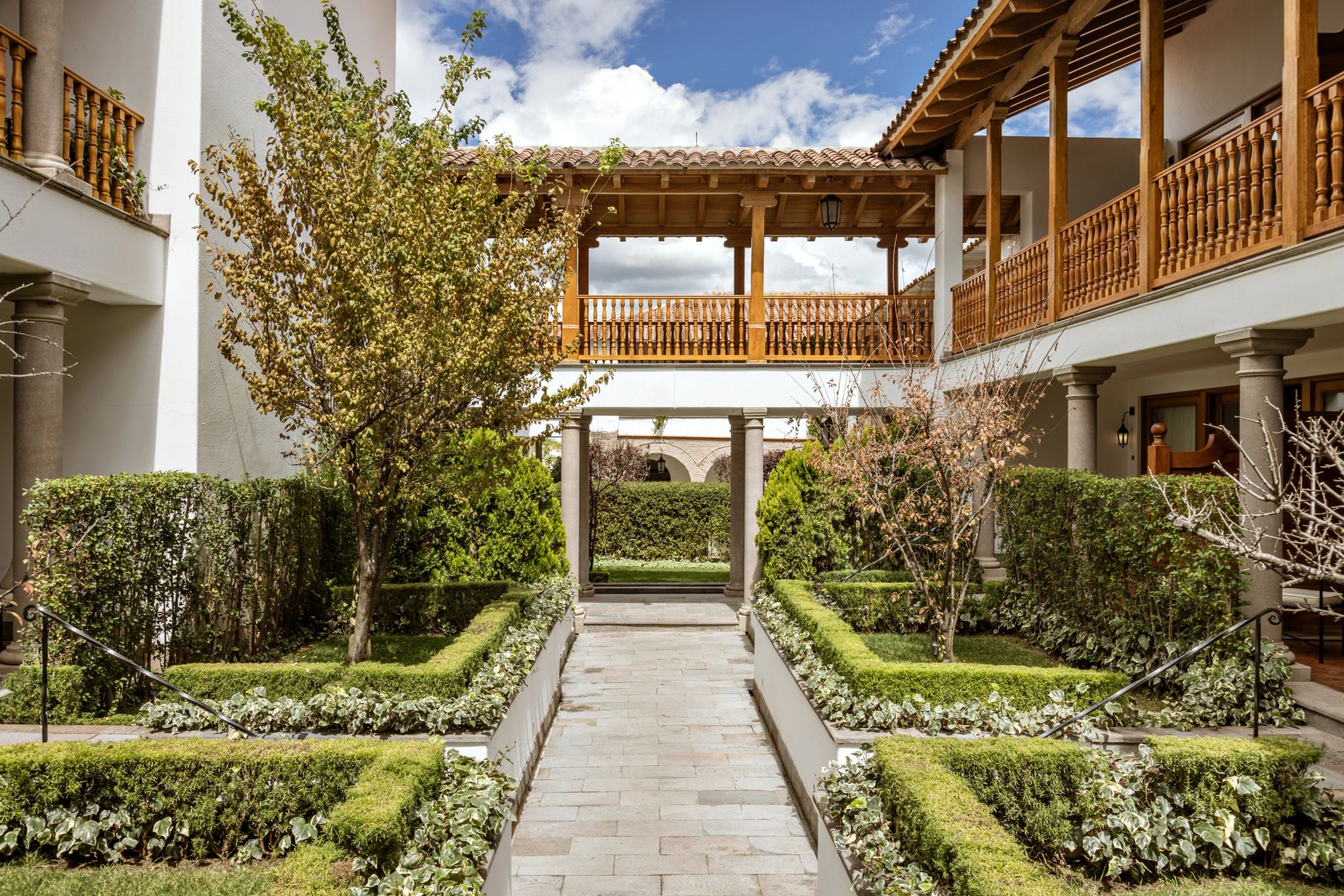 Jardins patio do hotel – jardim – espaco verde