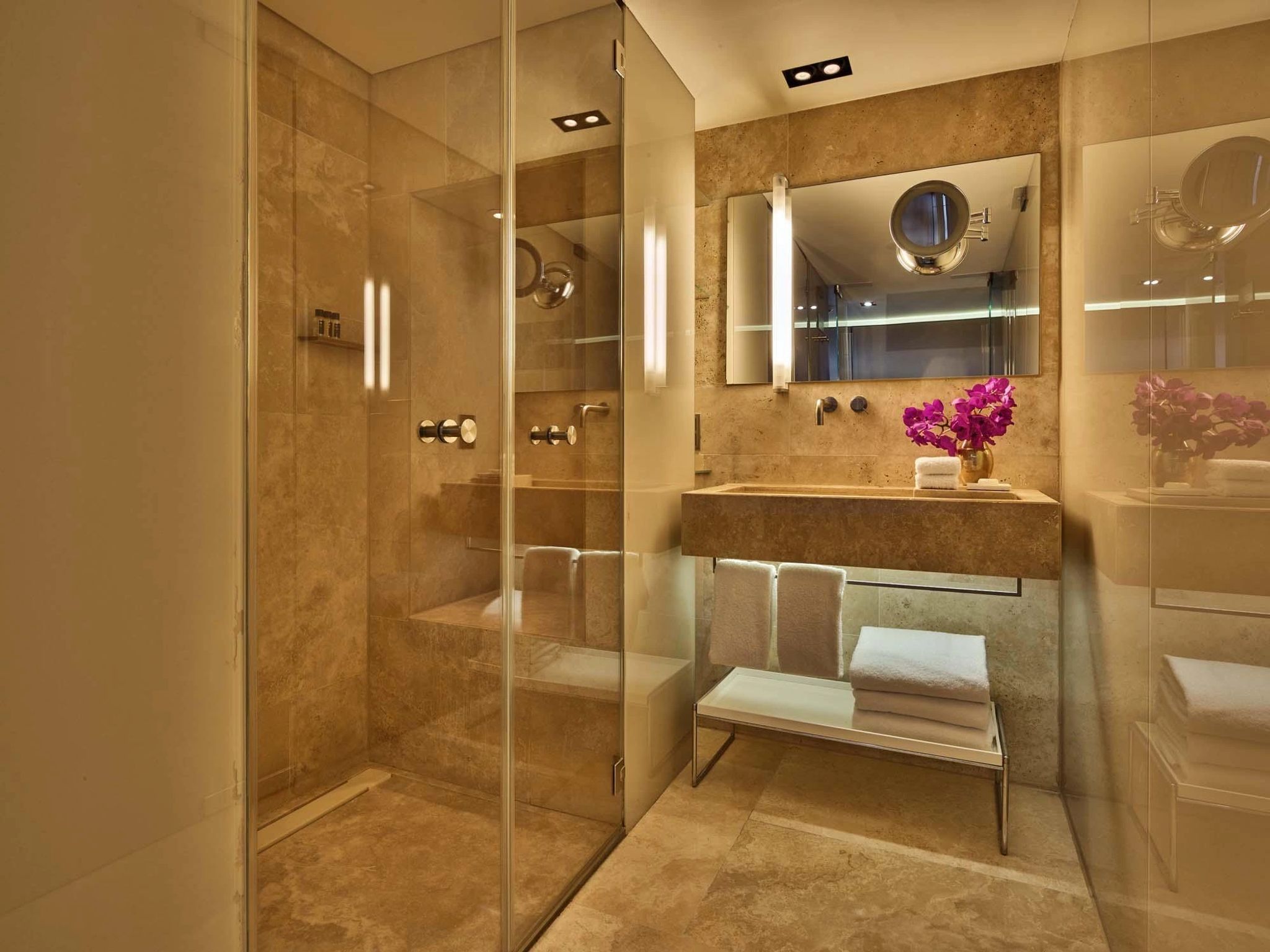 banheiro em marmore - banheiro de luxo - banheiro chique