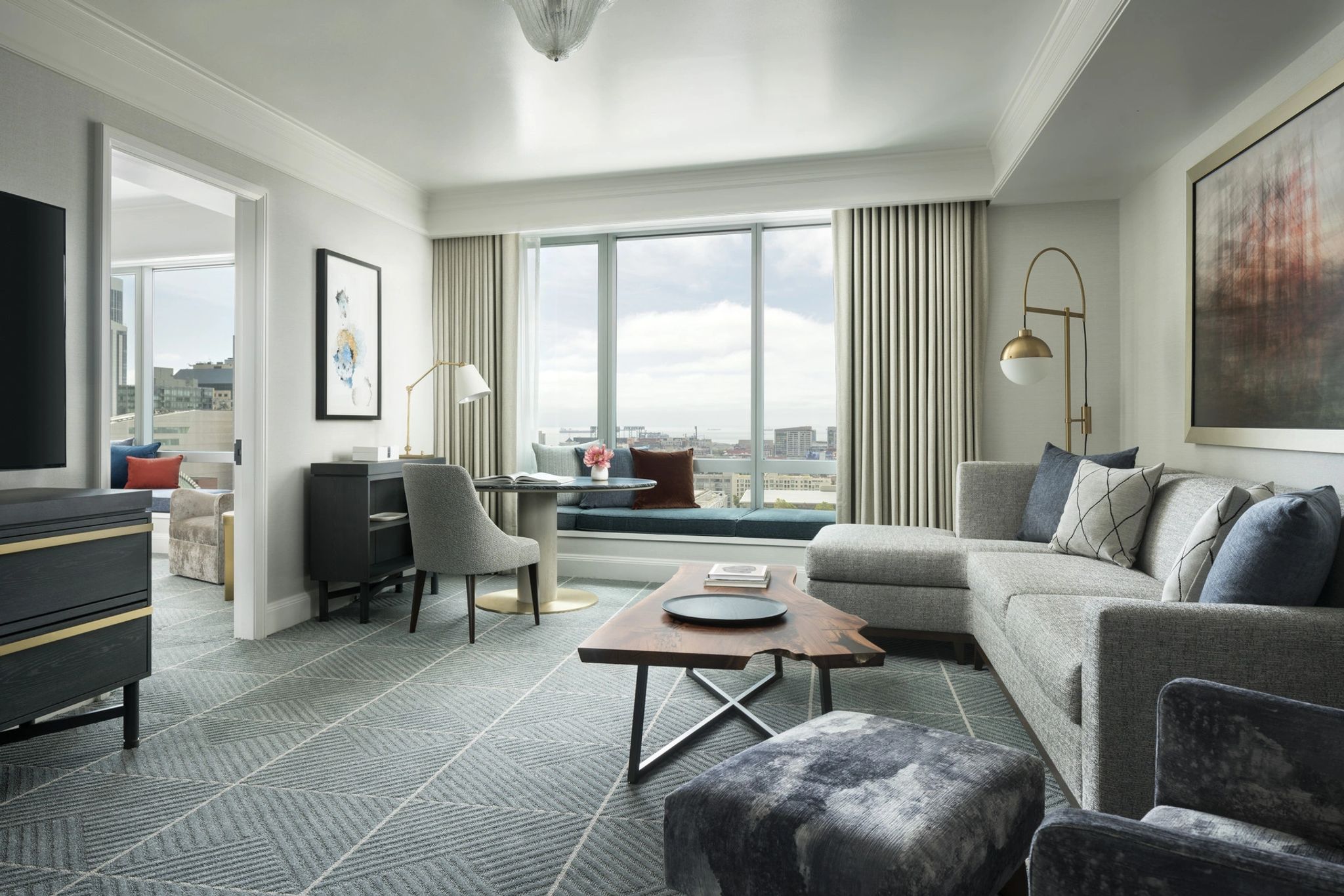 Superior Four Seasons Executive Suite   sala de estar suite – design elegante – suite chic