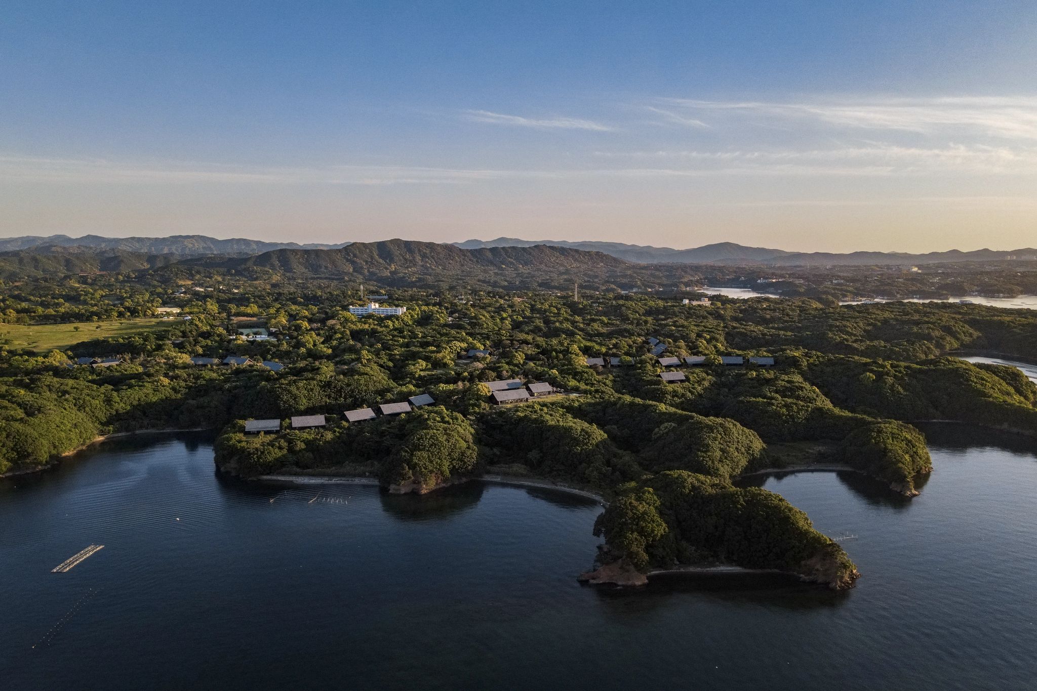 Vista aérea do resort paisagem natural - natureza – hospedagem 5 estrelas – hotel de luxo