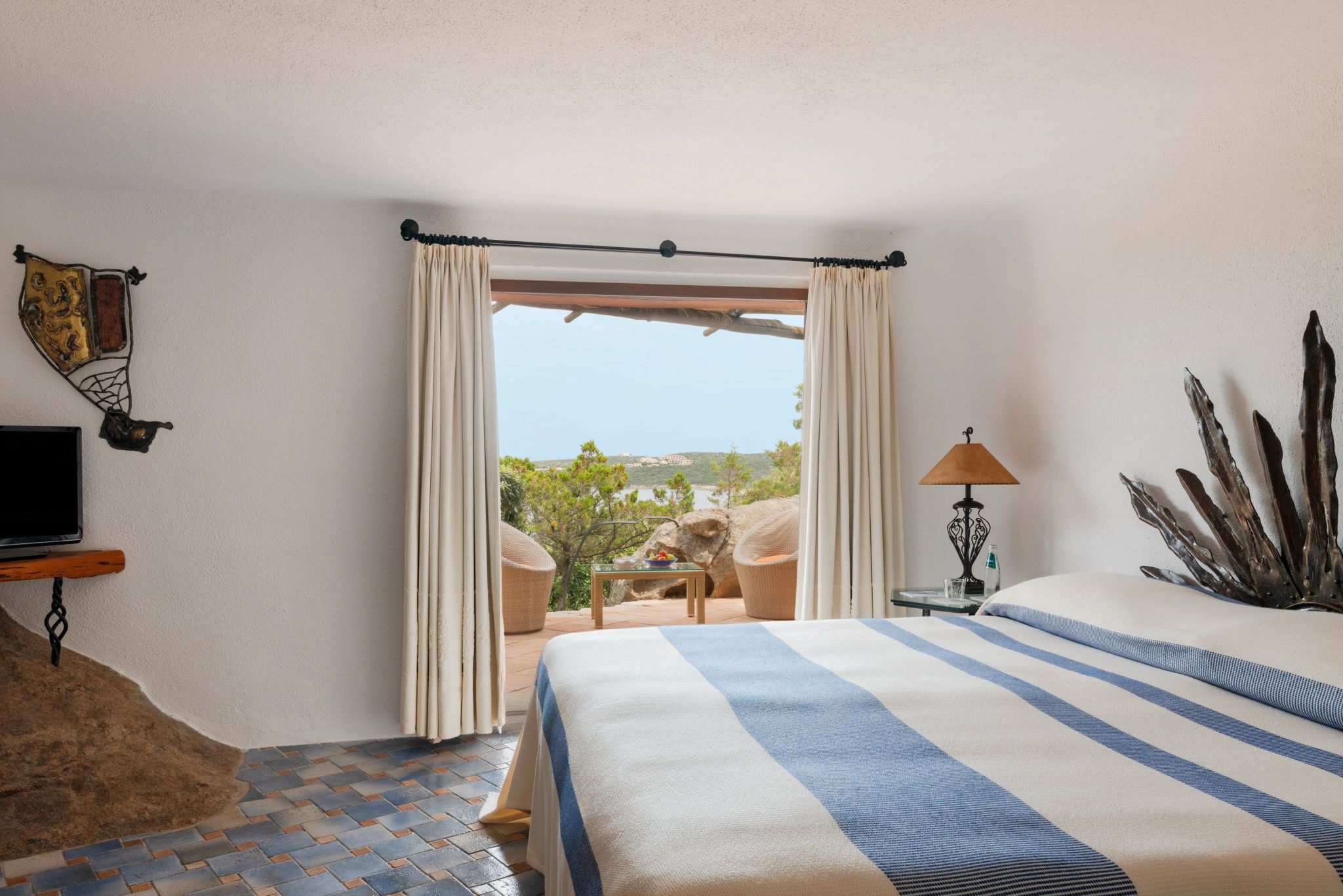 Roccia Pool Suite suite moderna - varanda mobiliada - suite casal