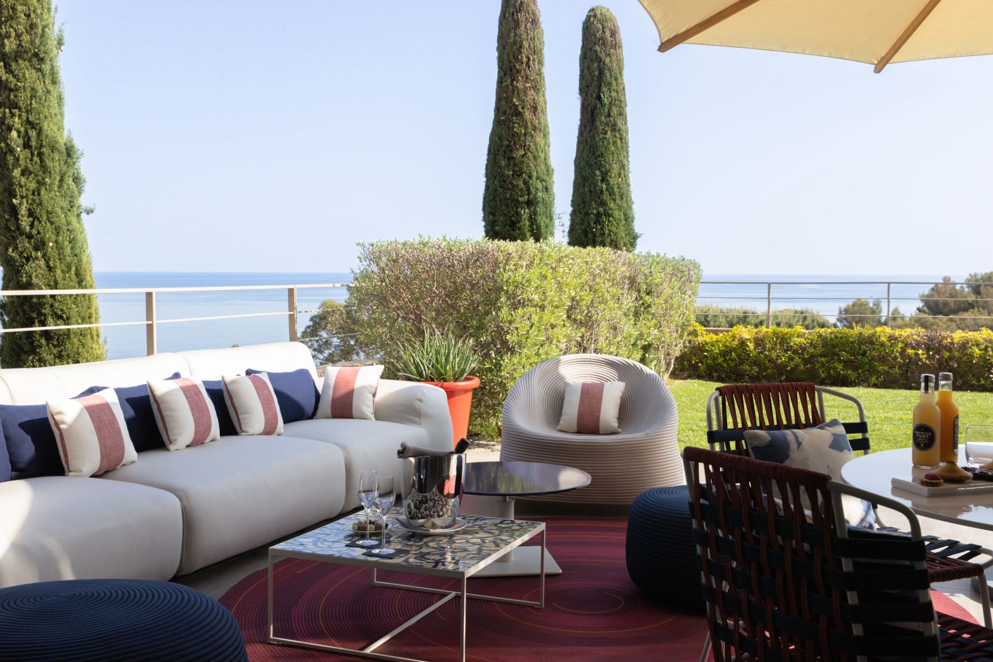 Deluxe Junior Suite Sea View Garden terraço vista mar – terraço mobiliado – area gourmet externa