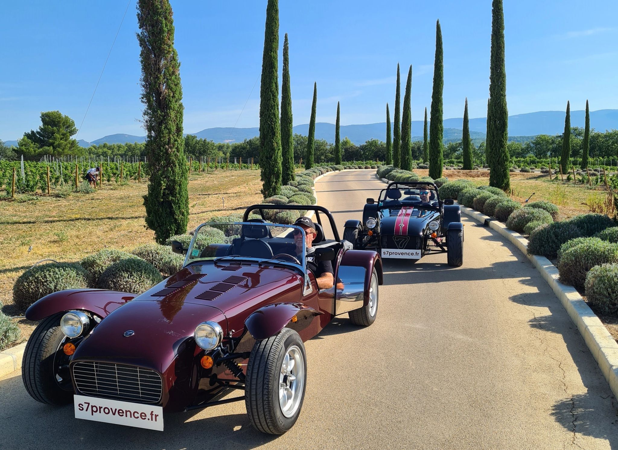 Passeio de carro passeio de carro - carro vintage - atividades de lazer - lazer ao ar livre - carro de luxo