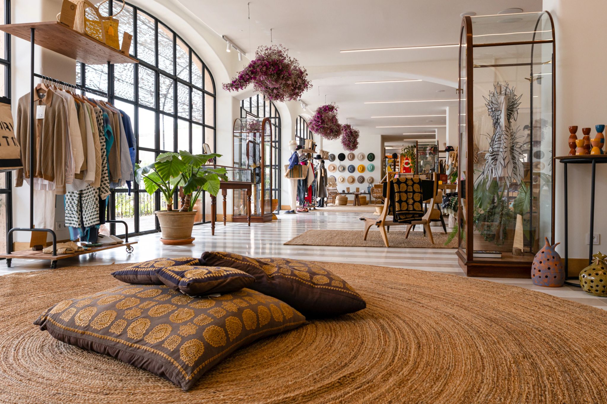 interior de loja conceito - roupas de linho - decoracao minimalista