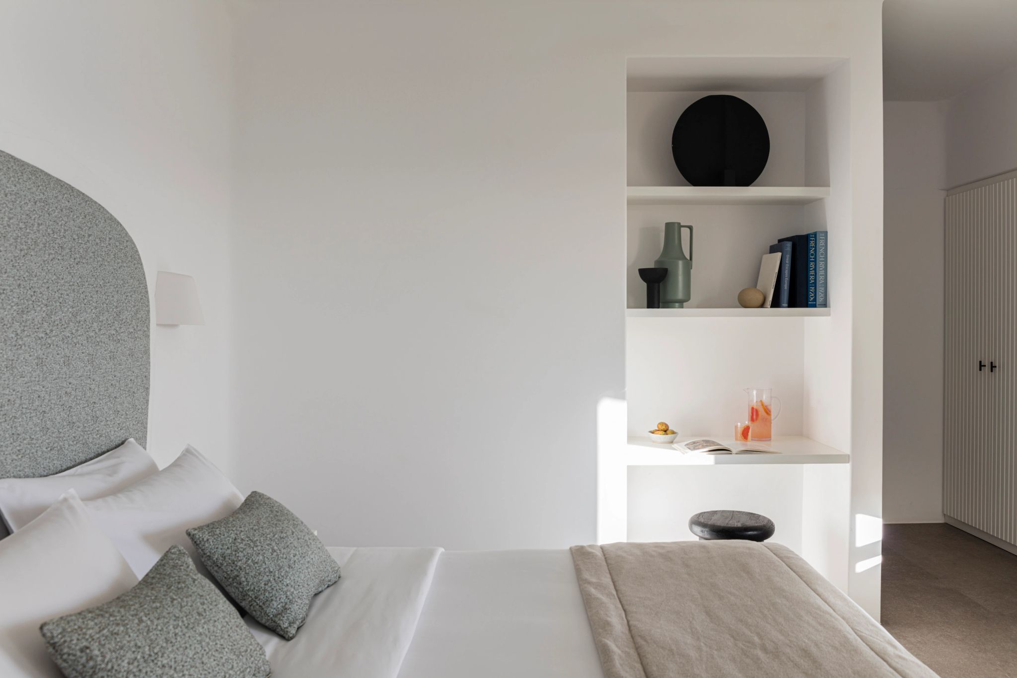 Superior Suite Plunge Pool suite moderna - decoraçao grega - objetos de decoraçao