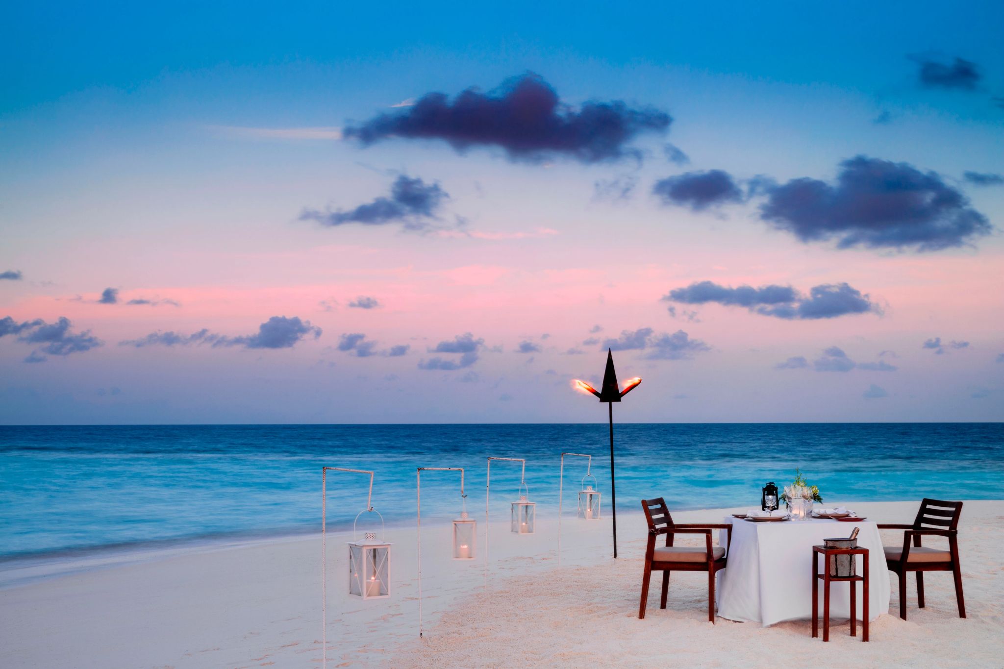 Experiências gastronômicas jantar privativo - jantar na praia - vista mar - praia maldivas - melhores praias do mundo