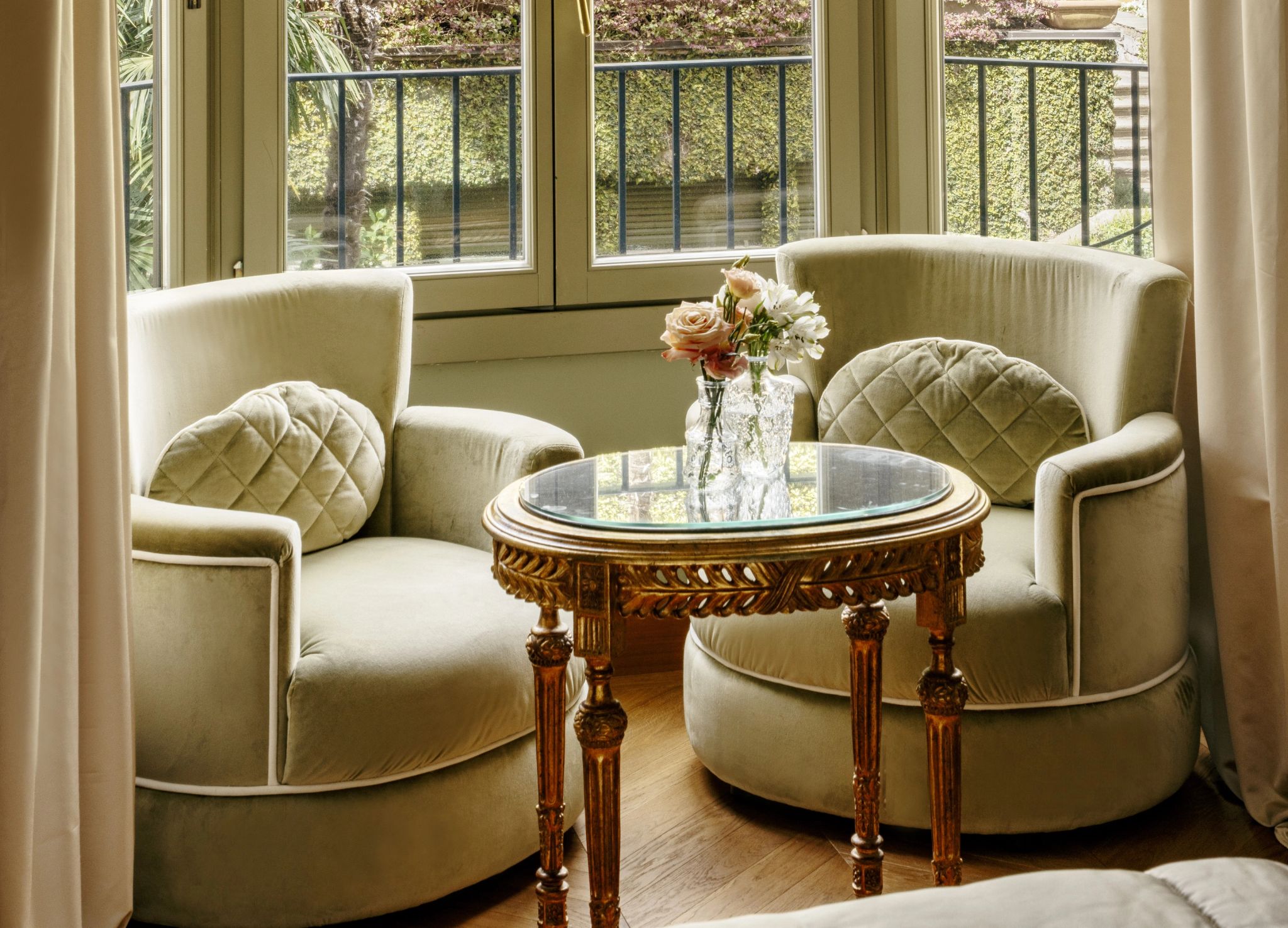 Park View Prestige poltronas retro – decoracao classica – quarto de luxo