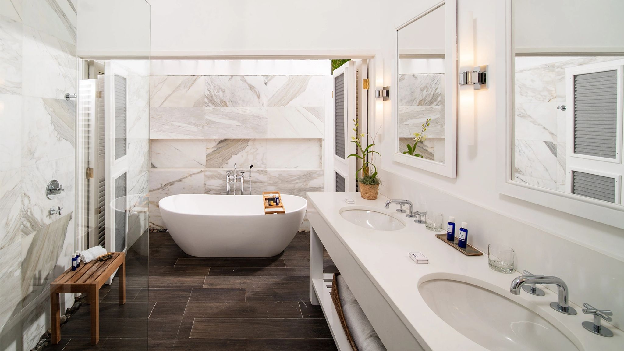 Five Bedroom Signature Villa  banheiro em marmore - banho premium - banho de banheira