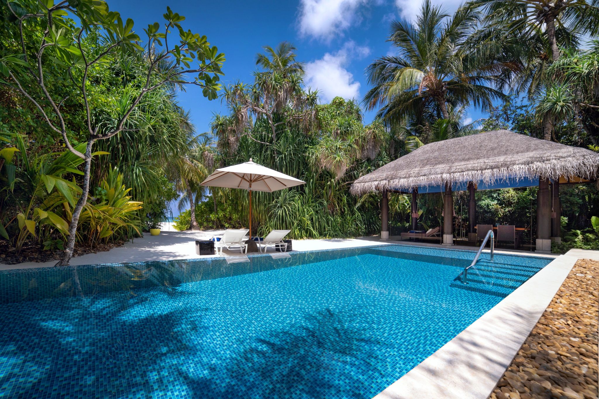 piscina privativa – piscina da suite – piscina borda infinita