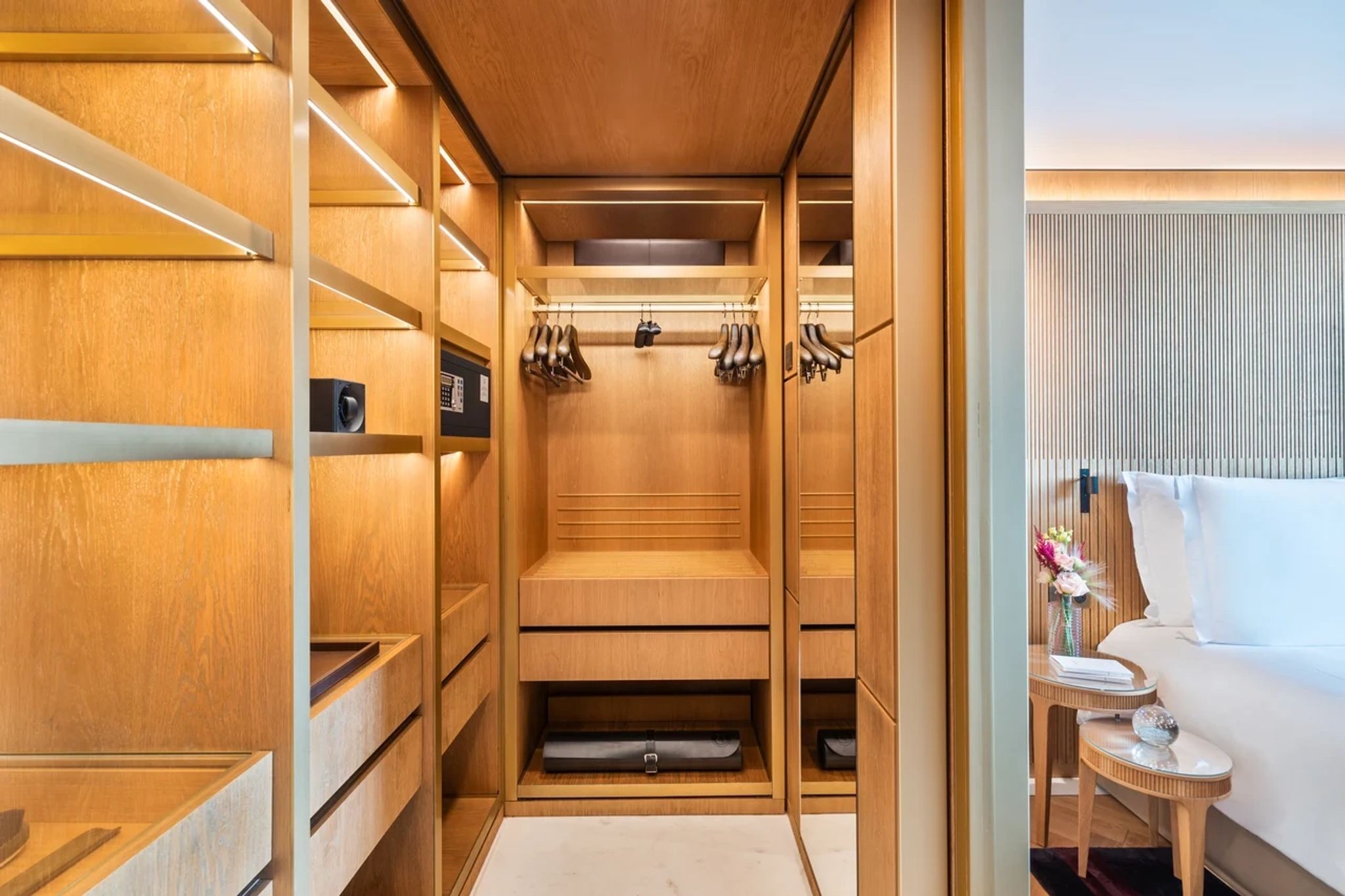 Suite Litteraire suite com closet - closet espaçoso - closet moderno