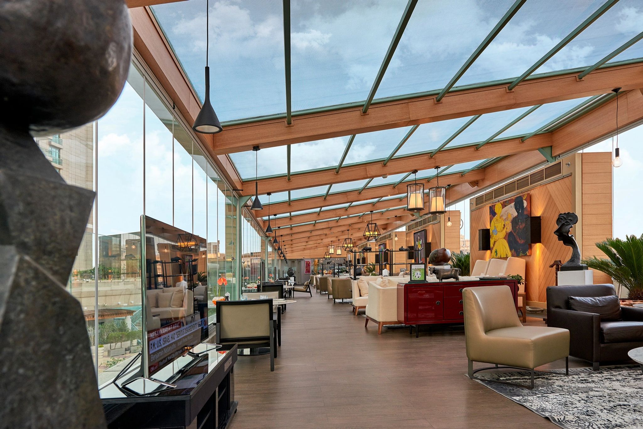 Upper Deck lounge ao ar livre com vista panorâmica e cobertura de luxo