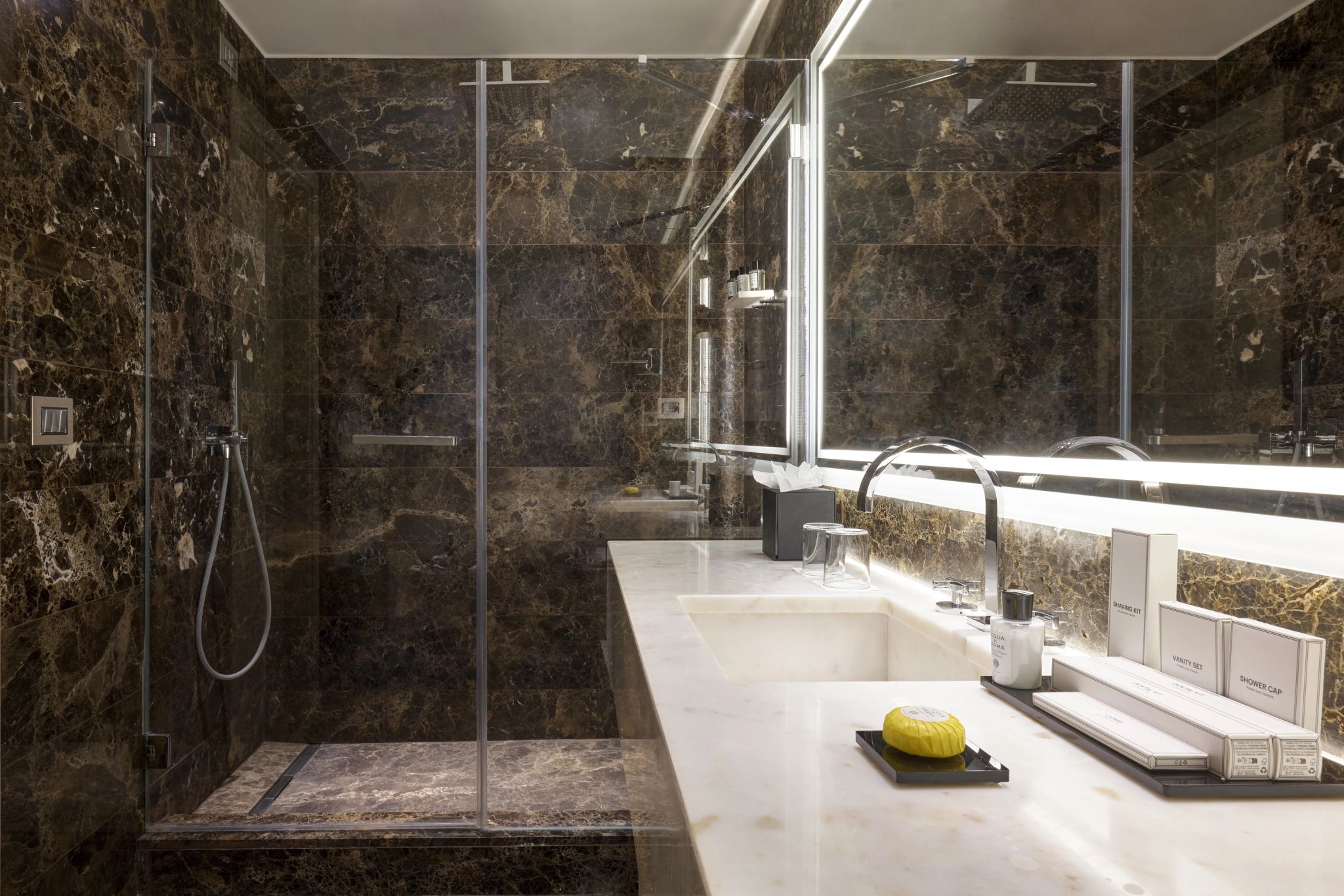 Spa Suite banheiro em marmore - chuveiro alta pressao - bem estar