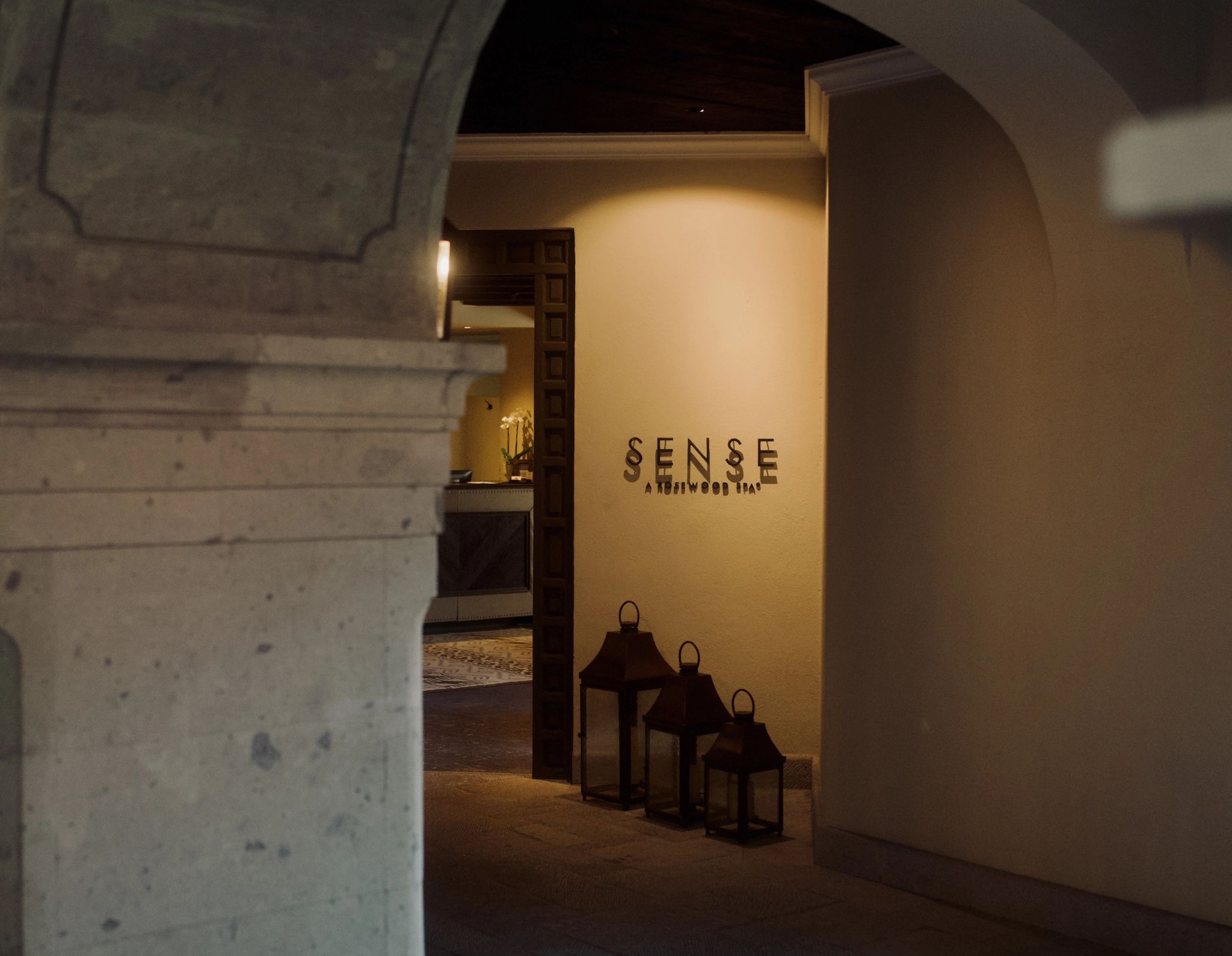 entrada corredor spa elegante - ambiente tranquilo - servicos de bem estar