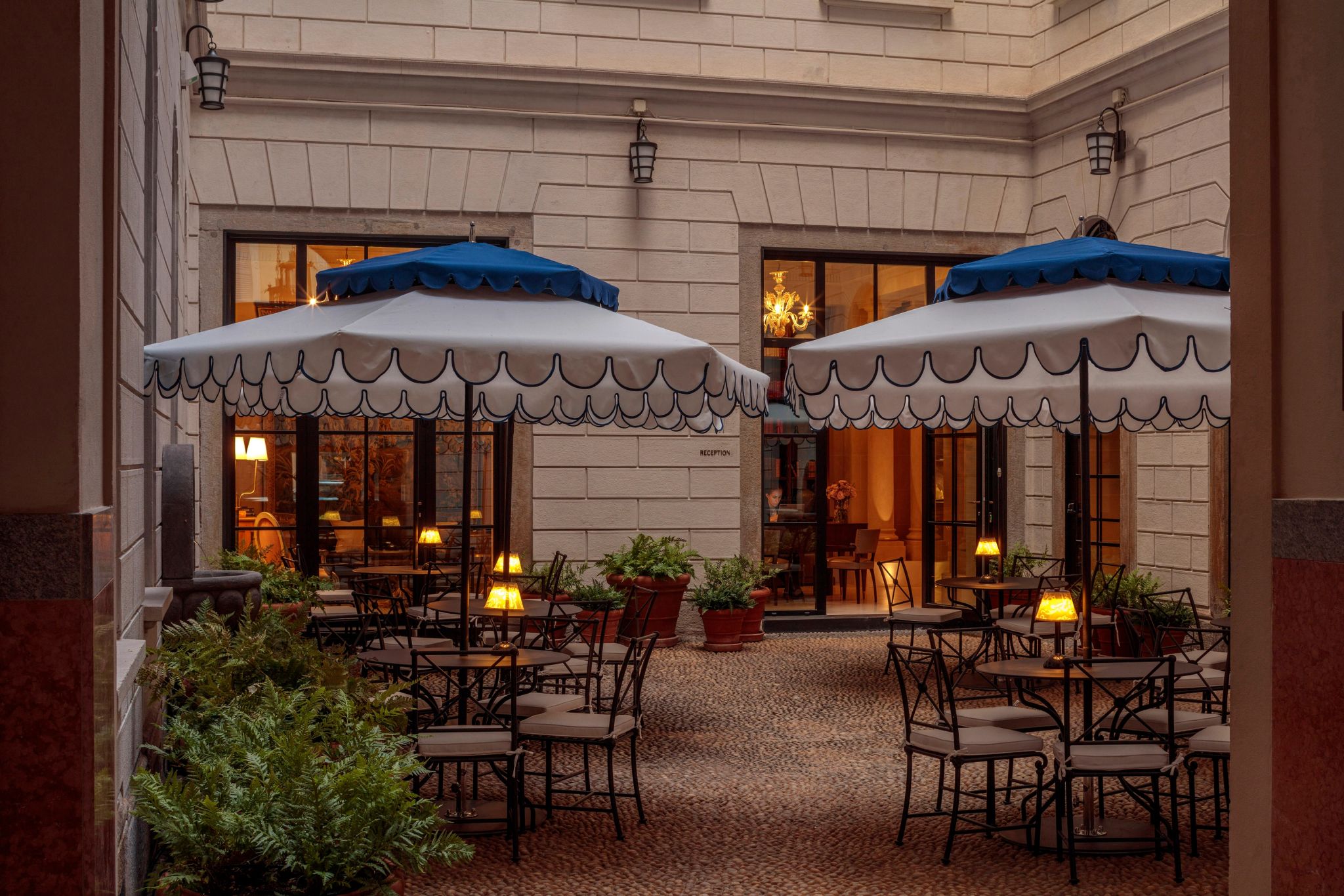 Pátio interno do hotel patio interno - area gourmet - lazer ao ar livre - area externa hotel